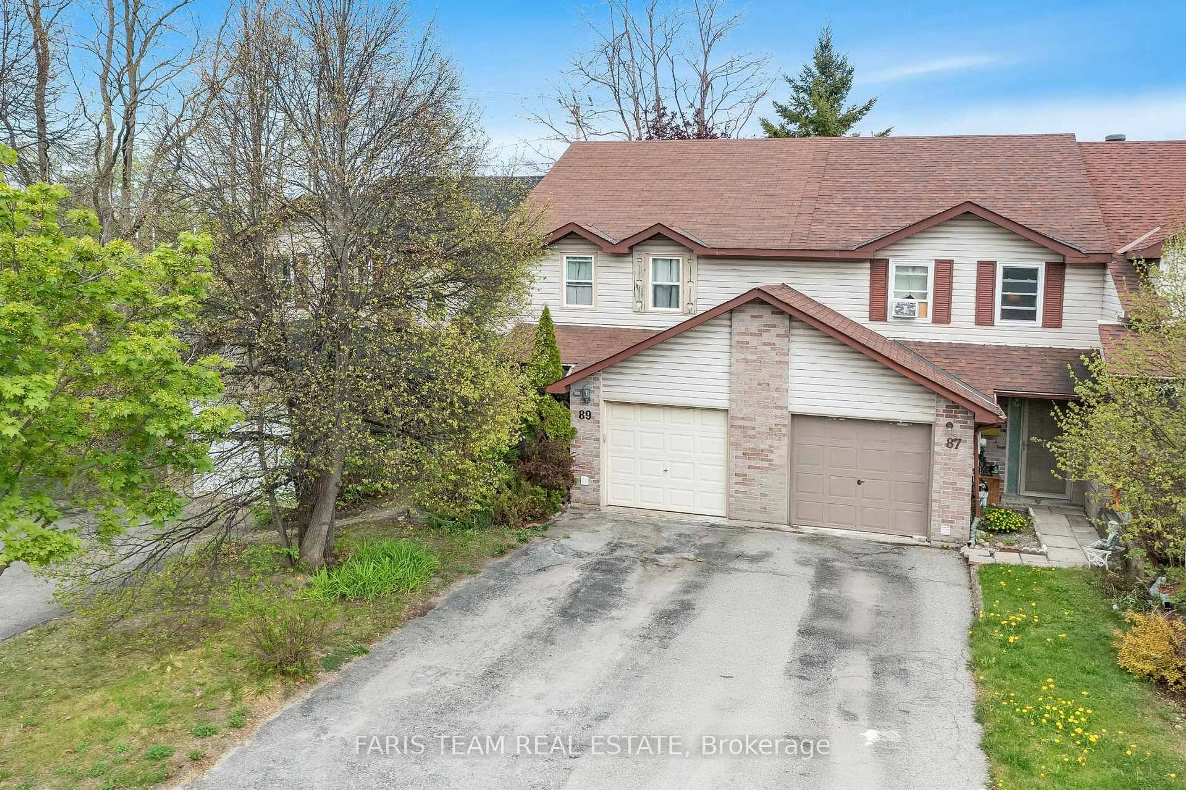 A pic from outside/outdoor area/front of a property/back of a property/a pic from drone, water/lake/river/ocean view for 89 Melinda Cres, Barrie Ontario L4N 5T7