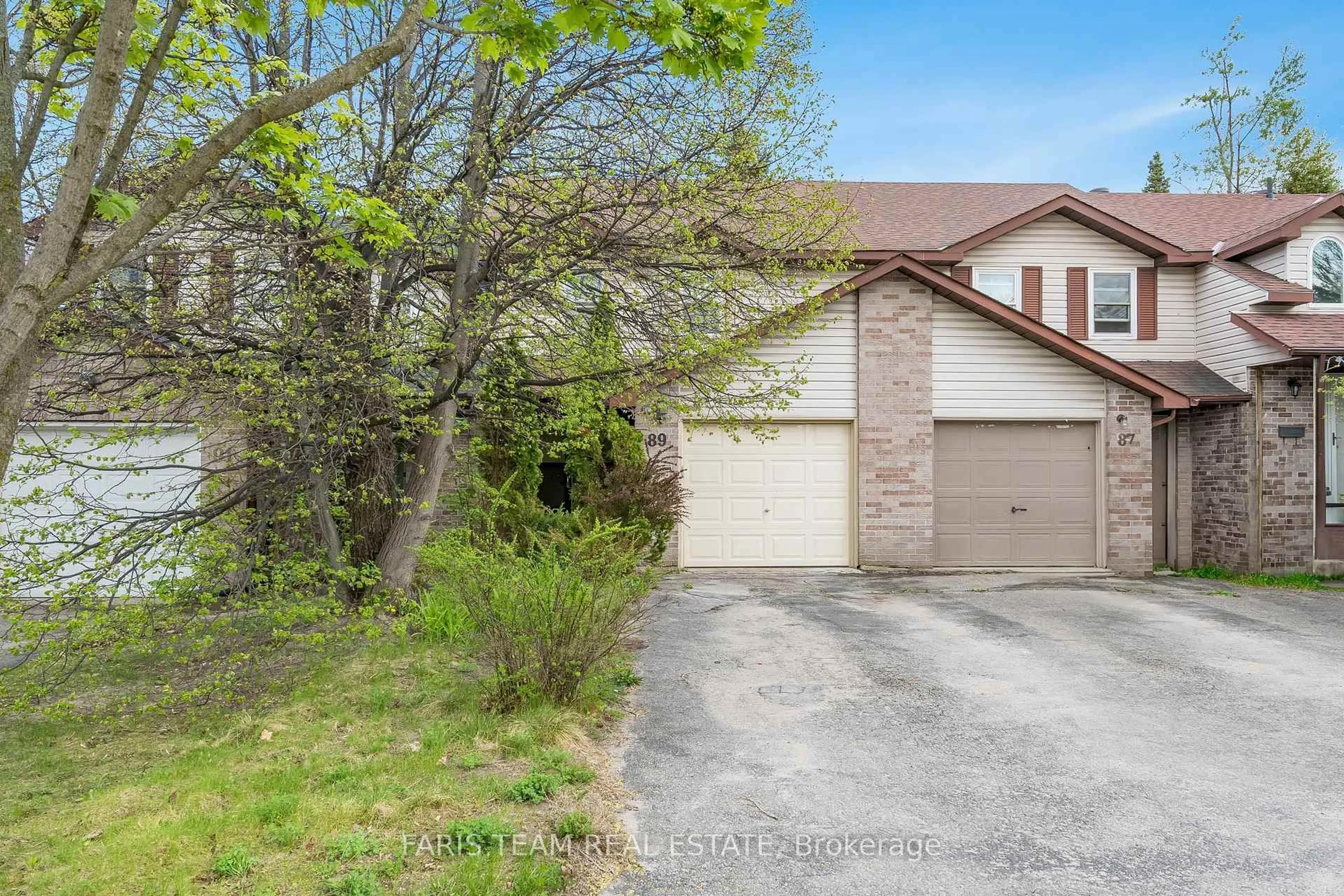 A pic from outside/outdoor area/front of a property/back of a property/a pic from drone, street for 89 Melinda Cres, Barrie Ontario L4N 5T7