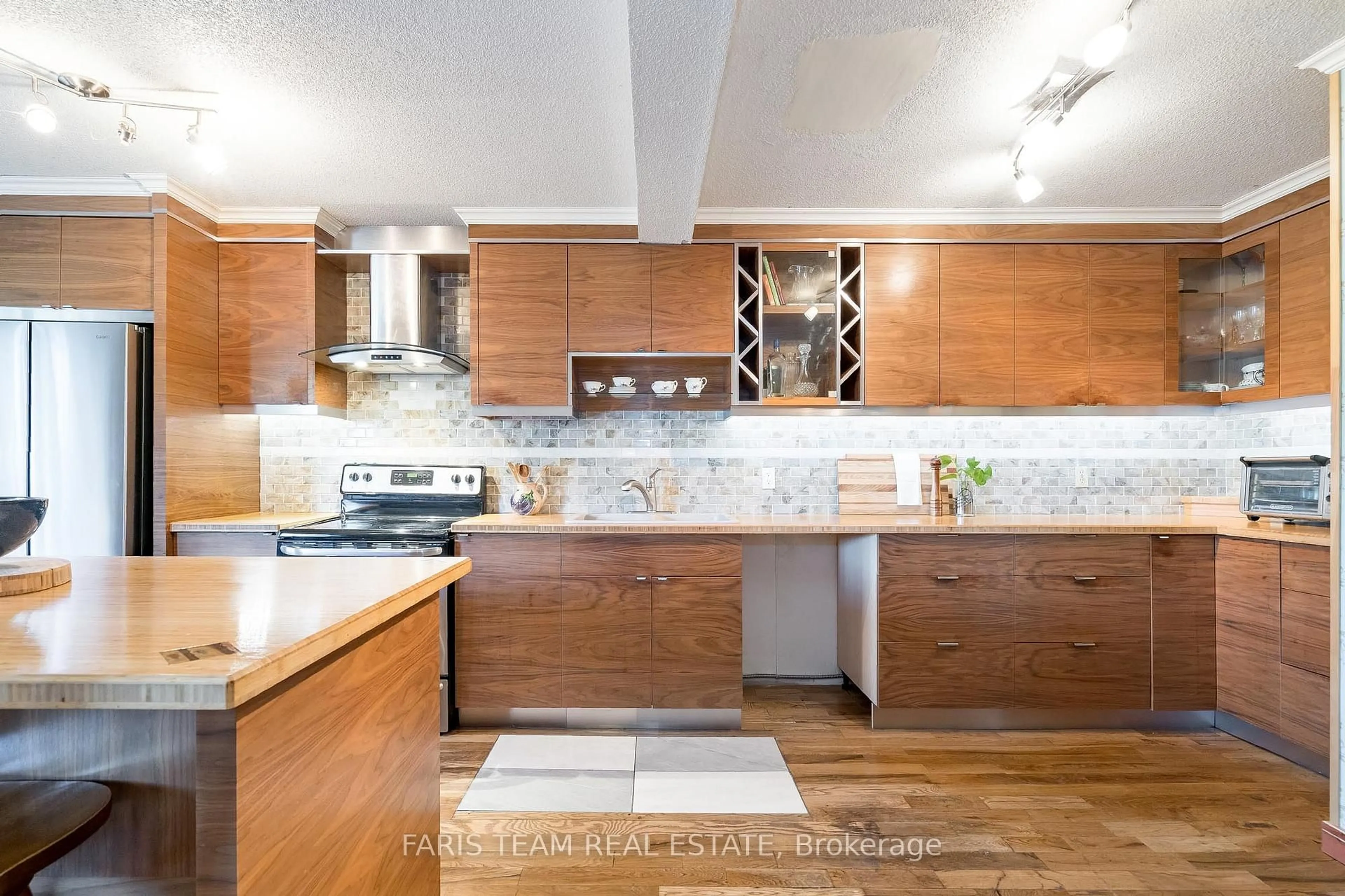 Unknown for 89 Melinda Cres, Barrie Ontario L4N 5T7