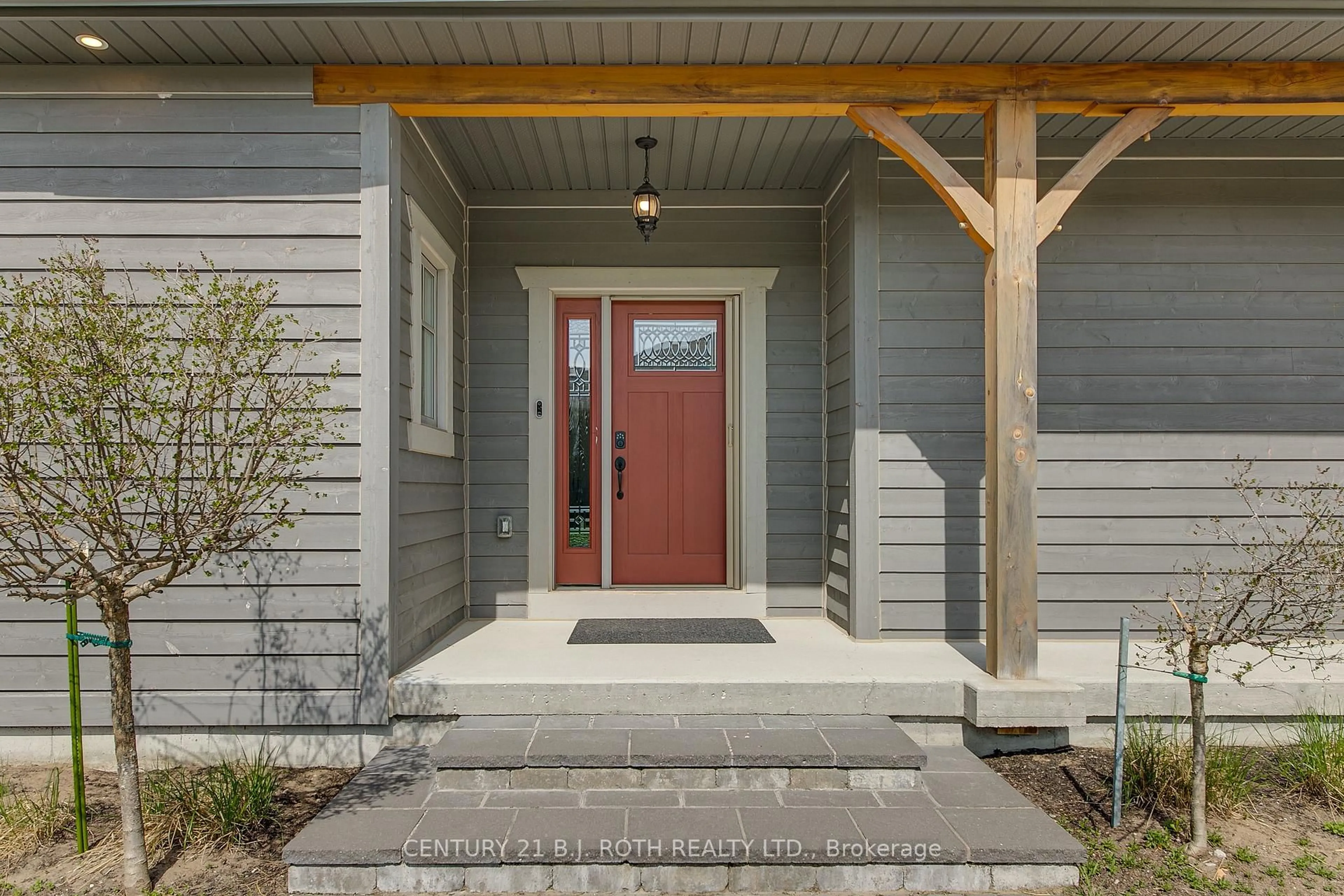Indoor entryway for 70 Landscape Dr, Oro-Medonte Ontario L0L 2L0