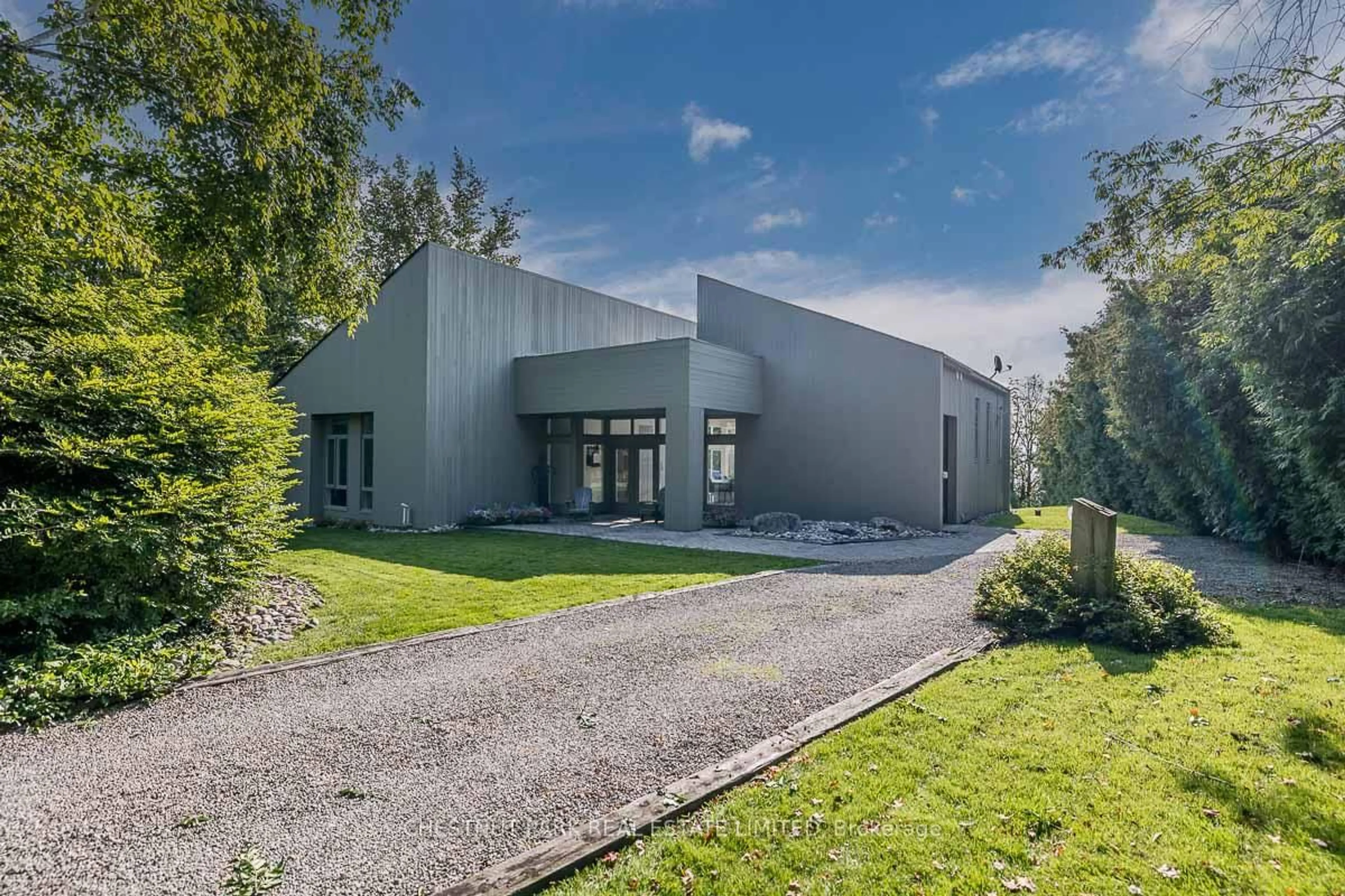 A pic from outside/outdoor area/front of a property/back of a property/a pic from drone, building for 39 Eight Mile Point Rd, Oro-Medonte Ontario M5M 1K1