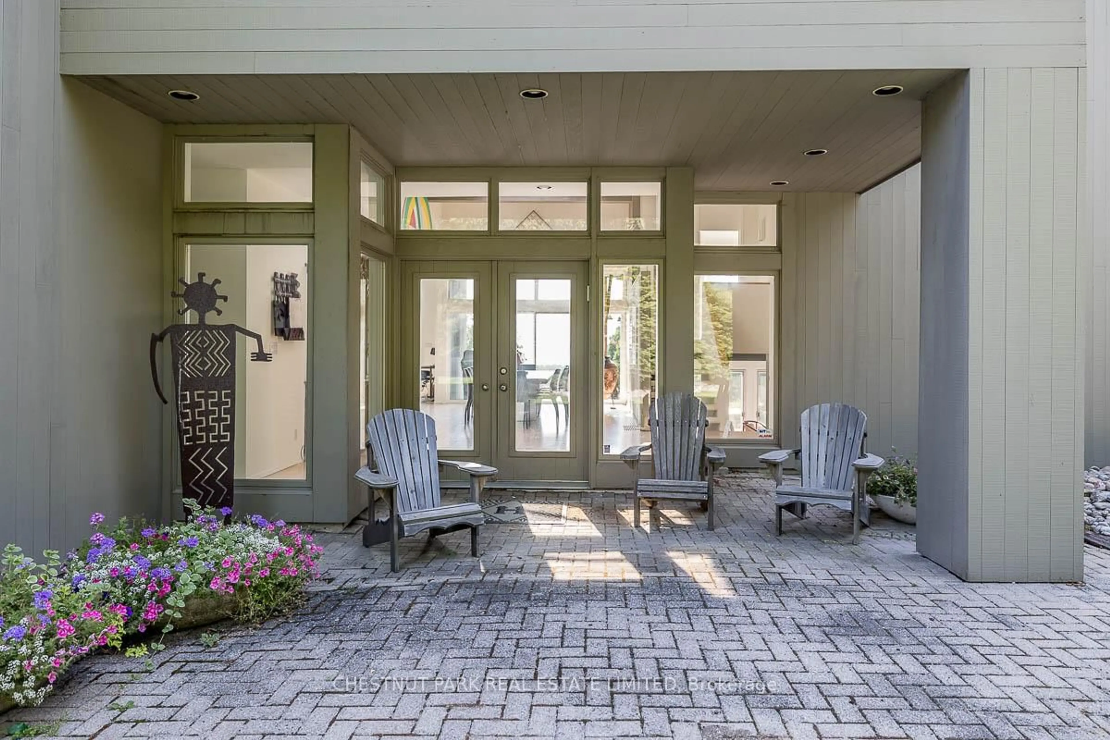 Indoor entryway for 39 Eight Mile Point Rd, Oro-Medonte Ontario M5M 1K1