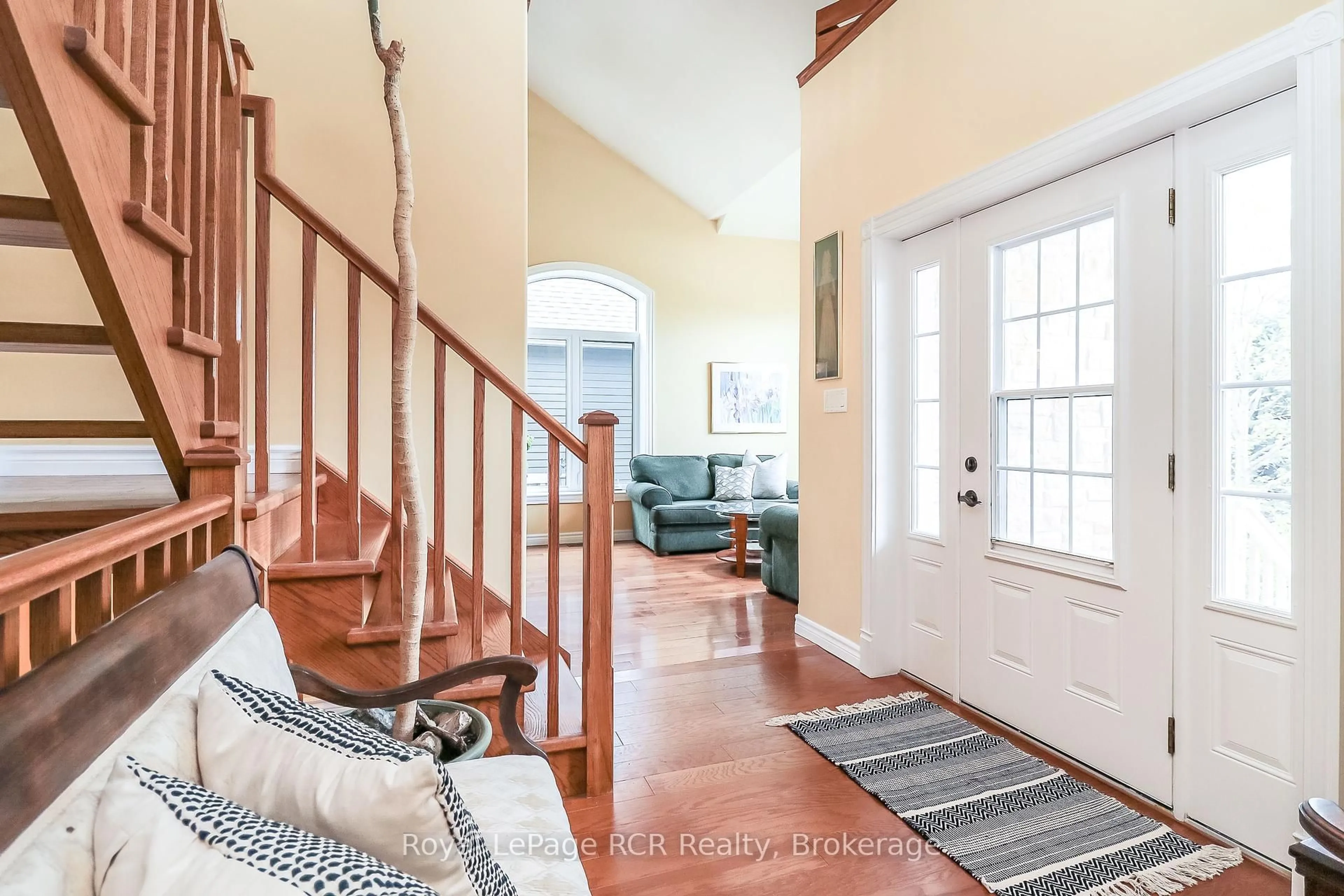Indoor entryway for 82 Stanley St, Collingwood Ontario L9Y 0G7