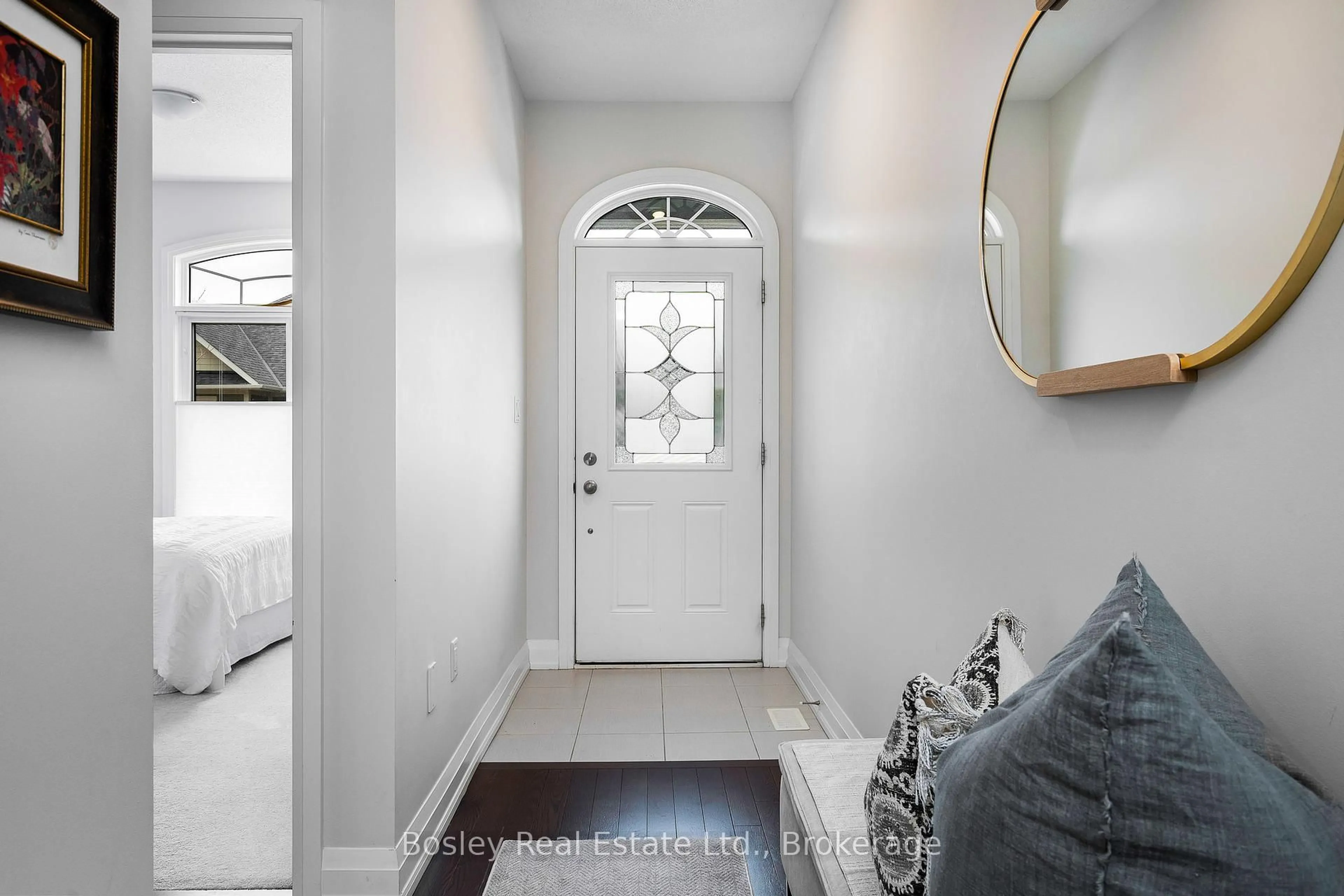 Indoor entryway for 79 Kari Cres, Collingwood Ontario L9Y 0Z7