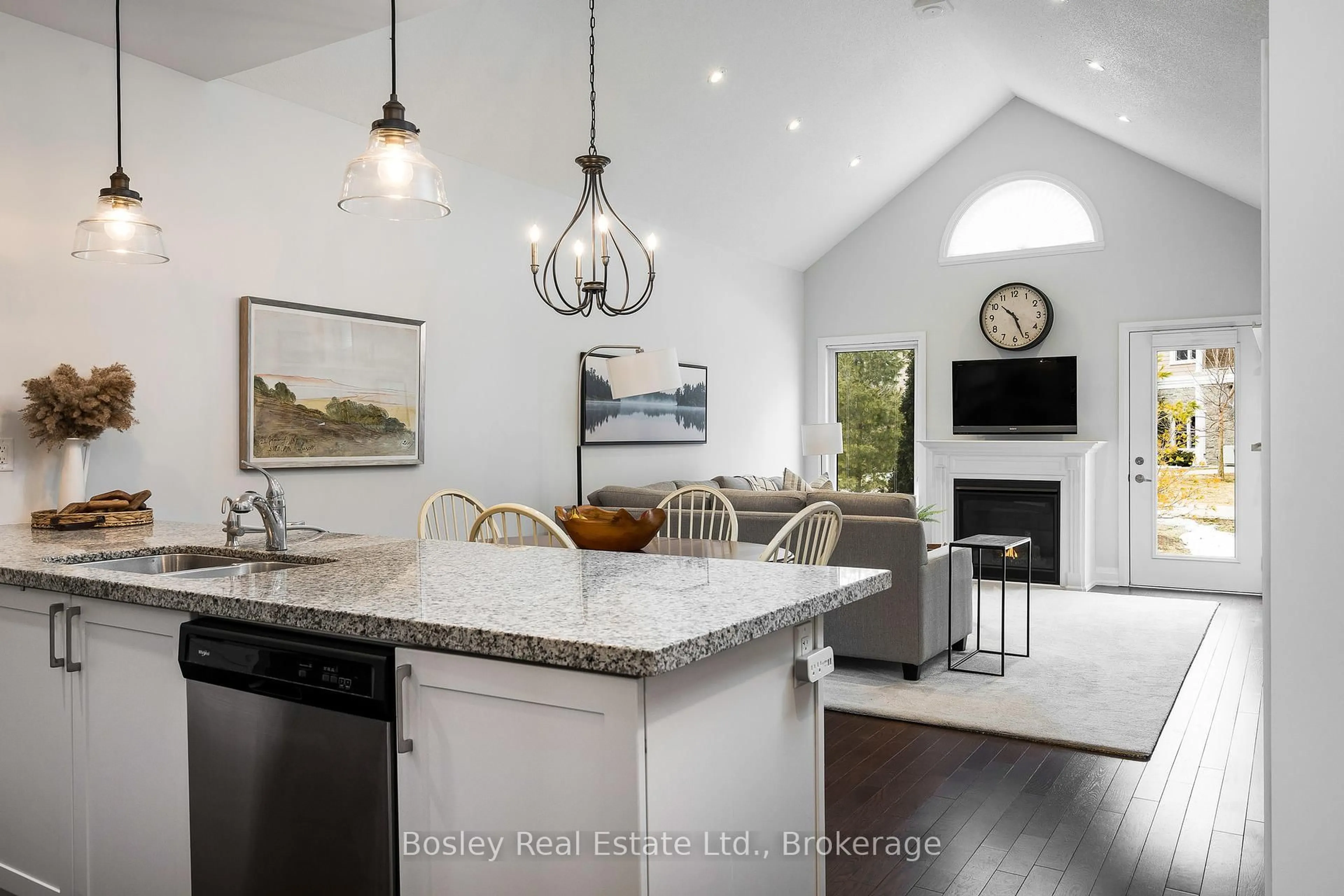 Open concept kitchen, unknown for 79 Kari Cres, Collingwood Ontario L9Y 0Z7
