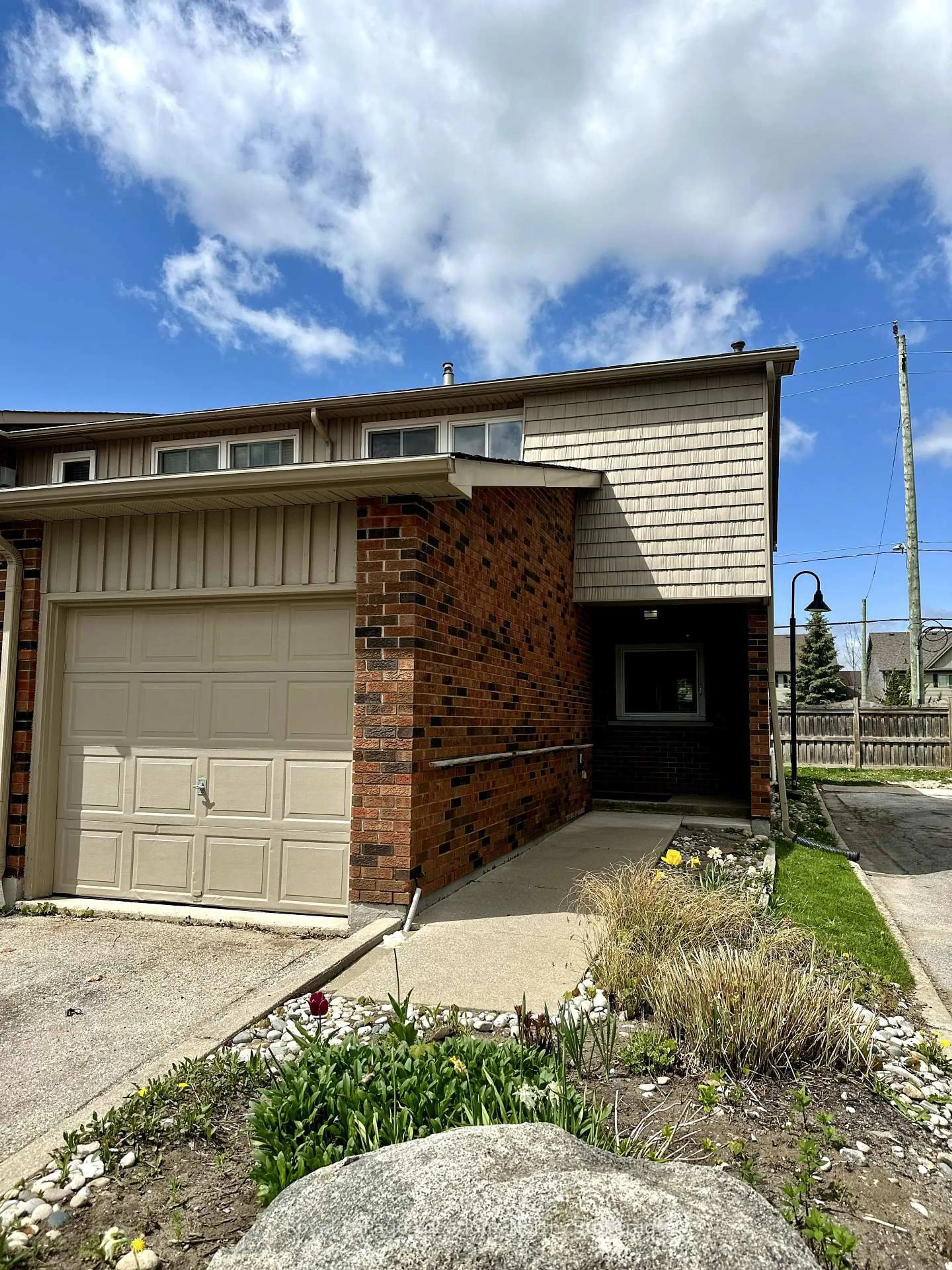 Unknown for 581 Tenth St, Collingwood Ontario L9Y 4K6