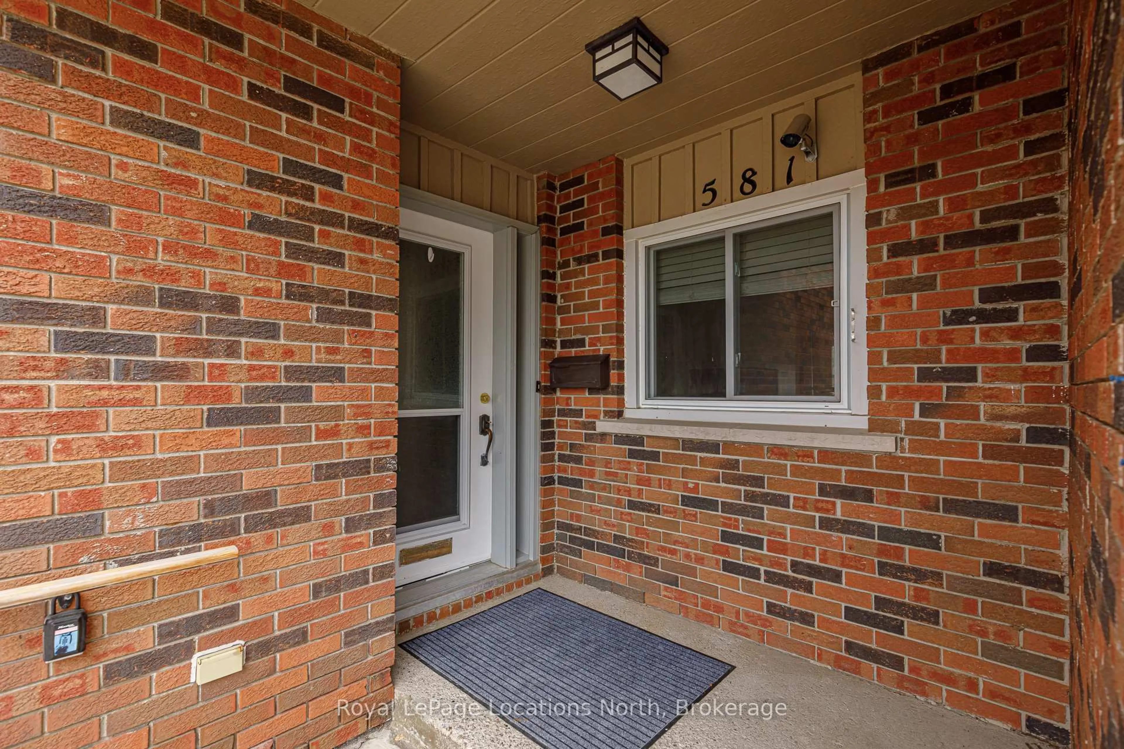 Home with brick exterior material, street for 581 Tenth St, Collingwood Ontario L9Y 4K6