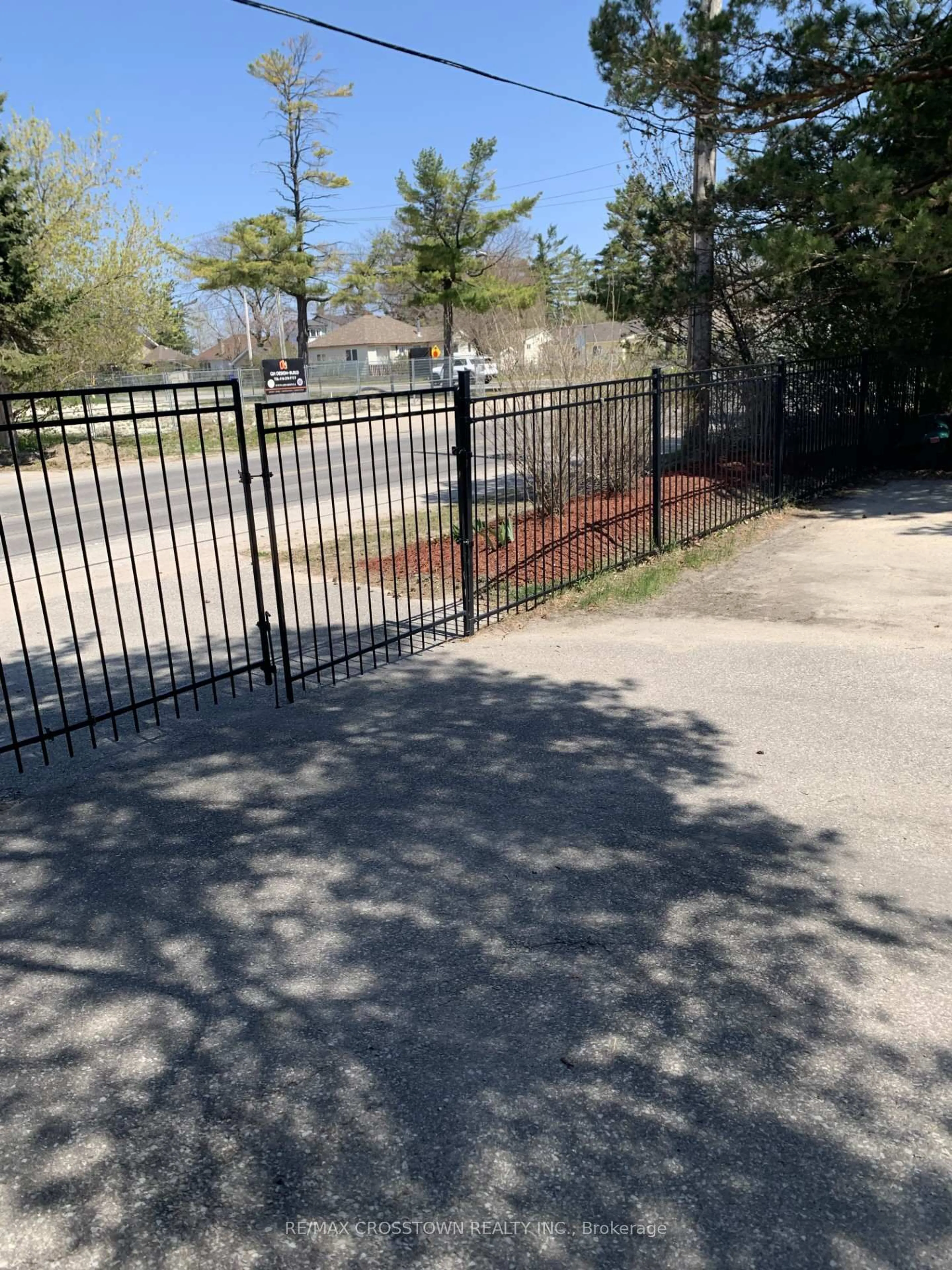 A pic from outside/outdoor area/front of a property/back of a property/a pic from drone, street for 799 Mosley St, Wasaga Beach Ontario L9Z 2H5