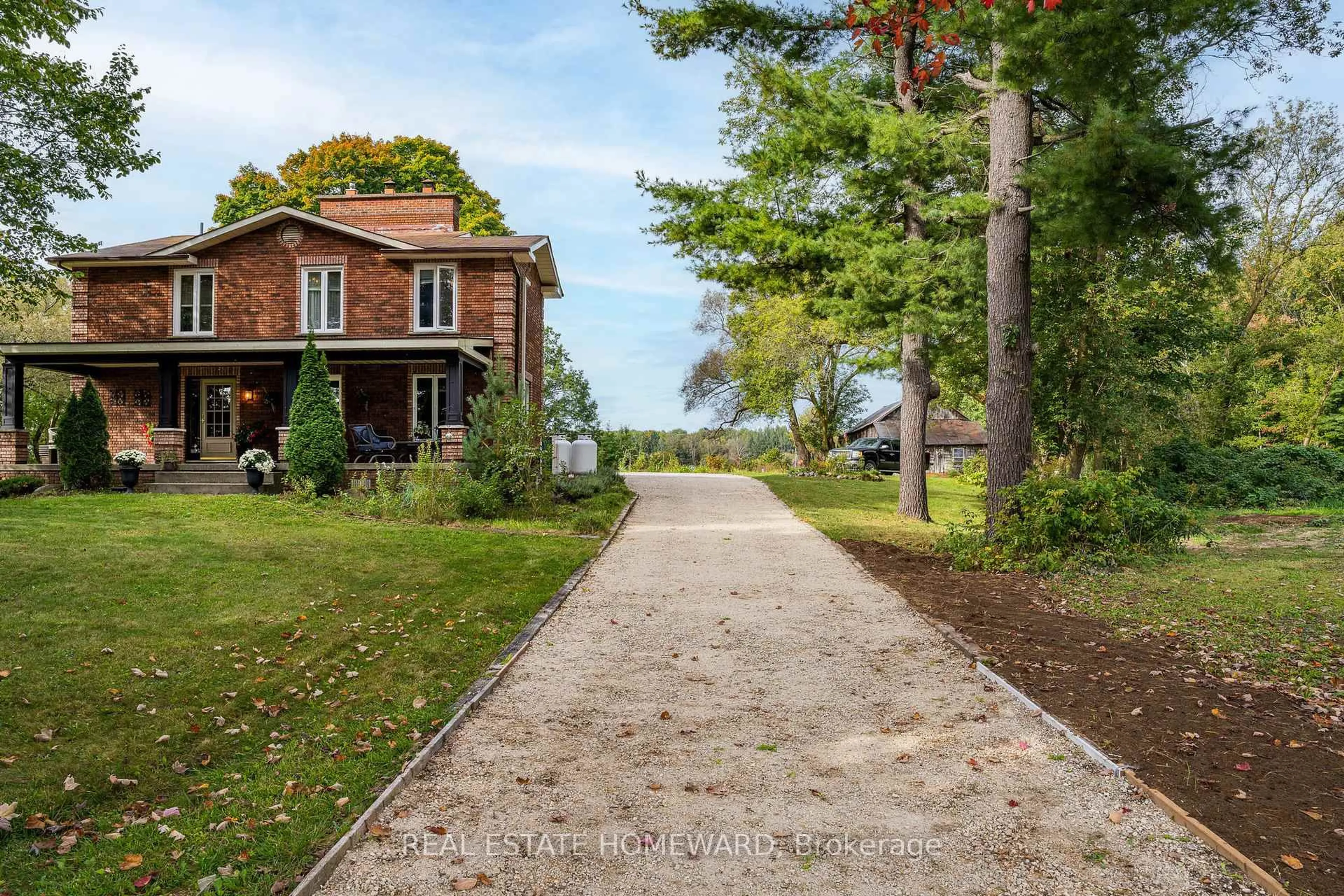 A pic from outside/outdoor area/front of a property/back of a property/a pic from drone, street for 1602 County Rd 7 Rd, Clearview Ontario L0M 1S0