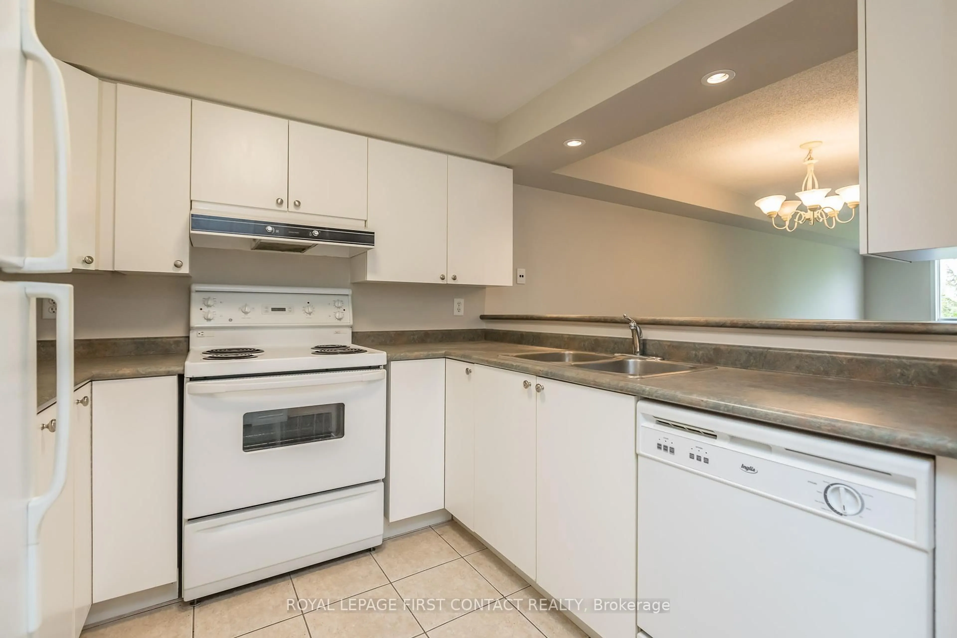 Standard kitchen, ceramic/tile floor for 117 EDGEHILL Dr #103, Barrie Ontario L4N 1L9