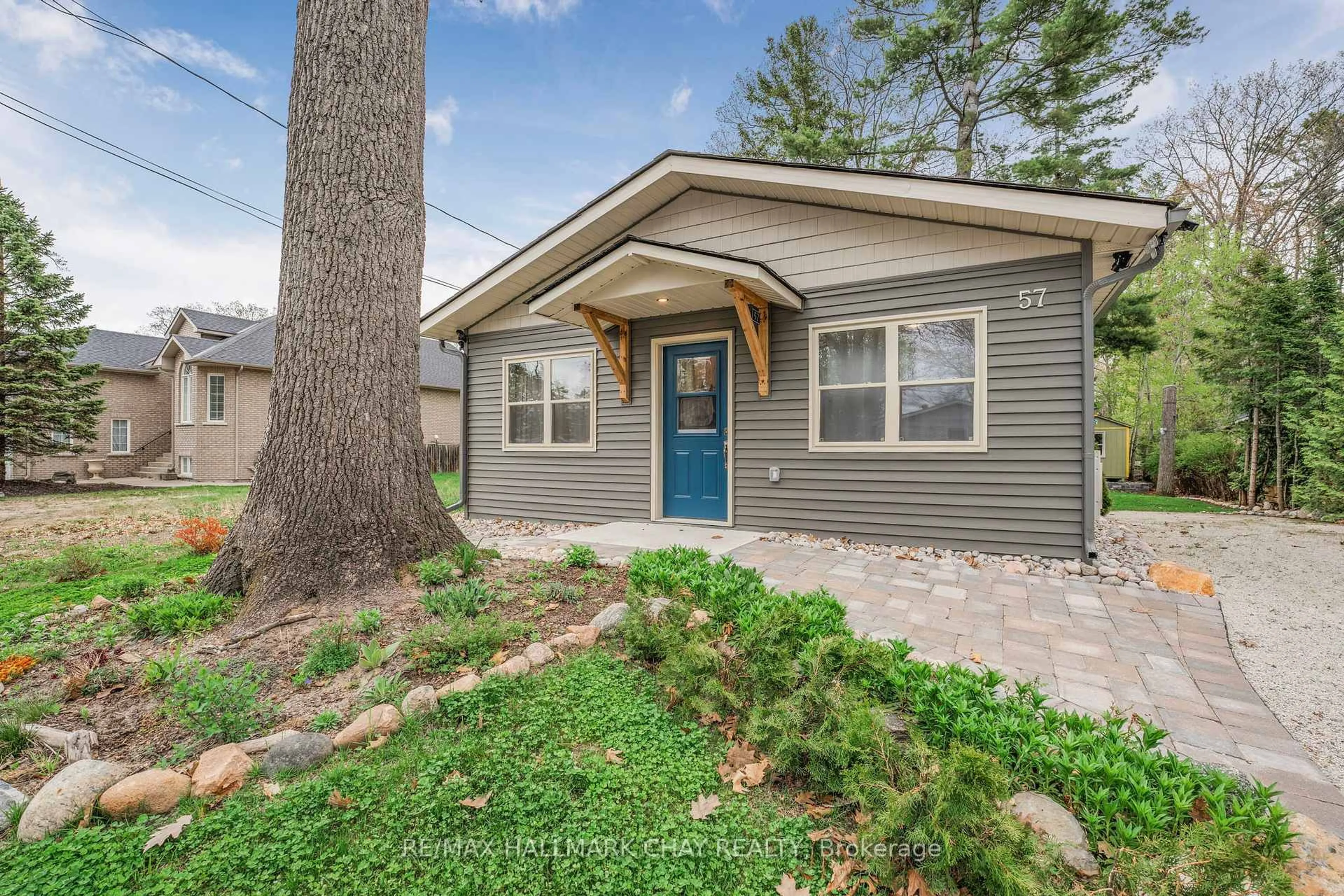 Home with vinyl exterior material, street for 57 LAIDLAW St, Wasaga Beach Ontario L9Z 2L2