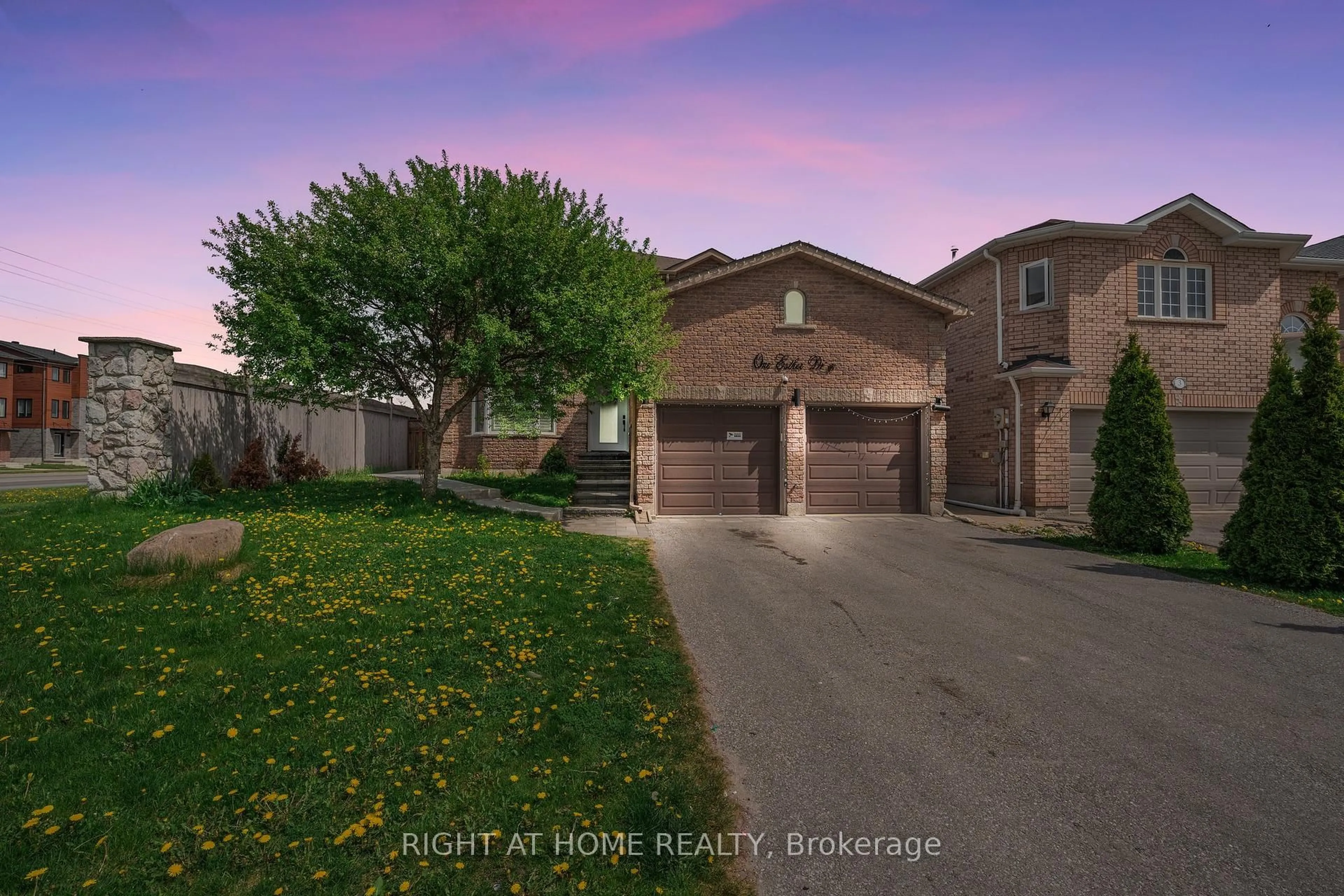 A pic from outside/outdoor area/front of a property/back of a property/a pic from drone, street for 1 Esther Dr, Barrie Ontario L4N 0X8