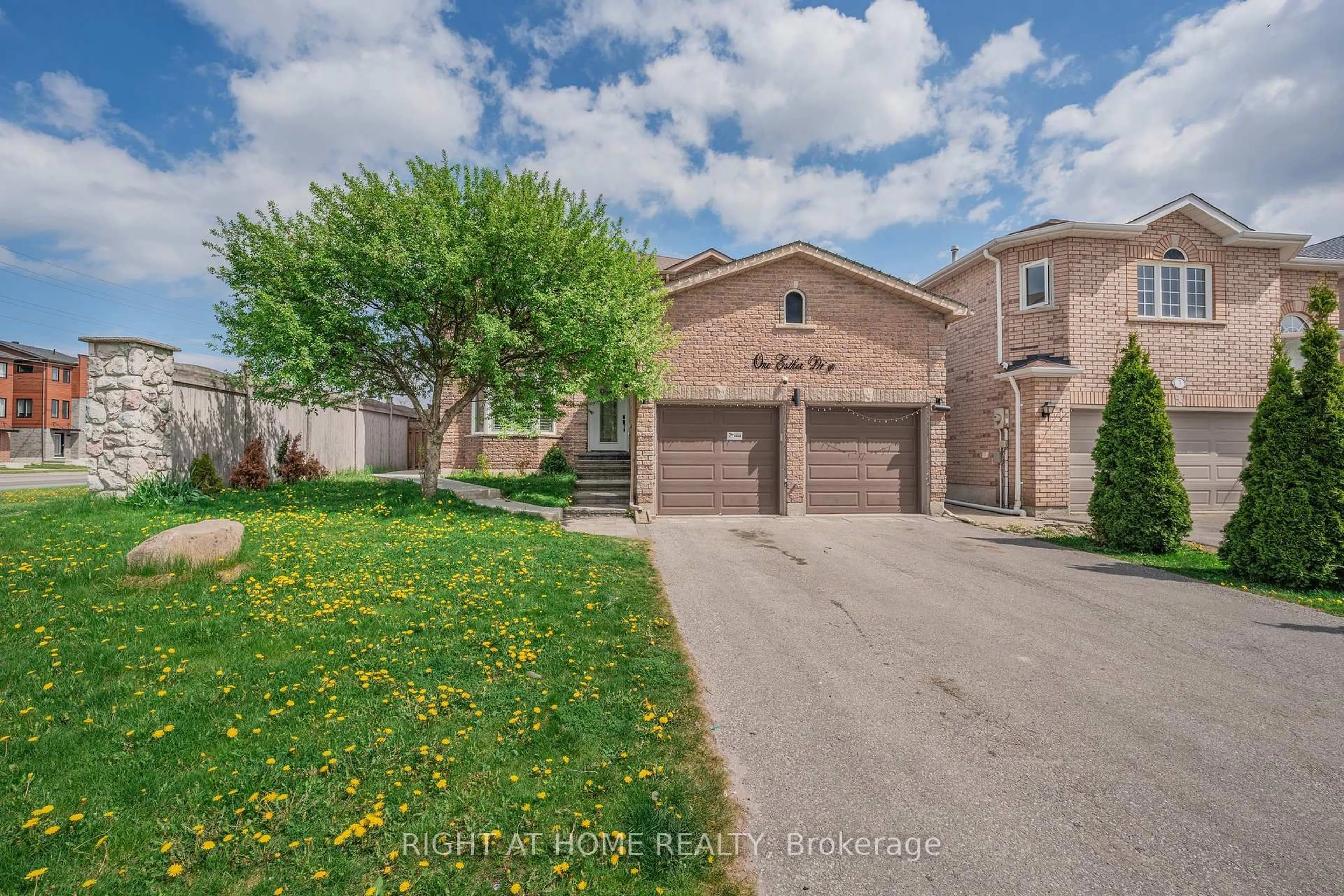 A pic from outside/outdoor area/front of a property/back of a property/a pic from drone, street for 1 Esther Dr, Barrie Ontario L4N 0X8