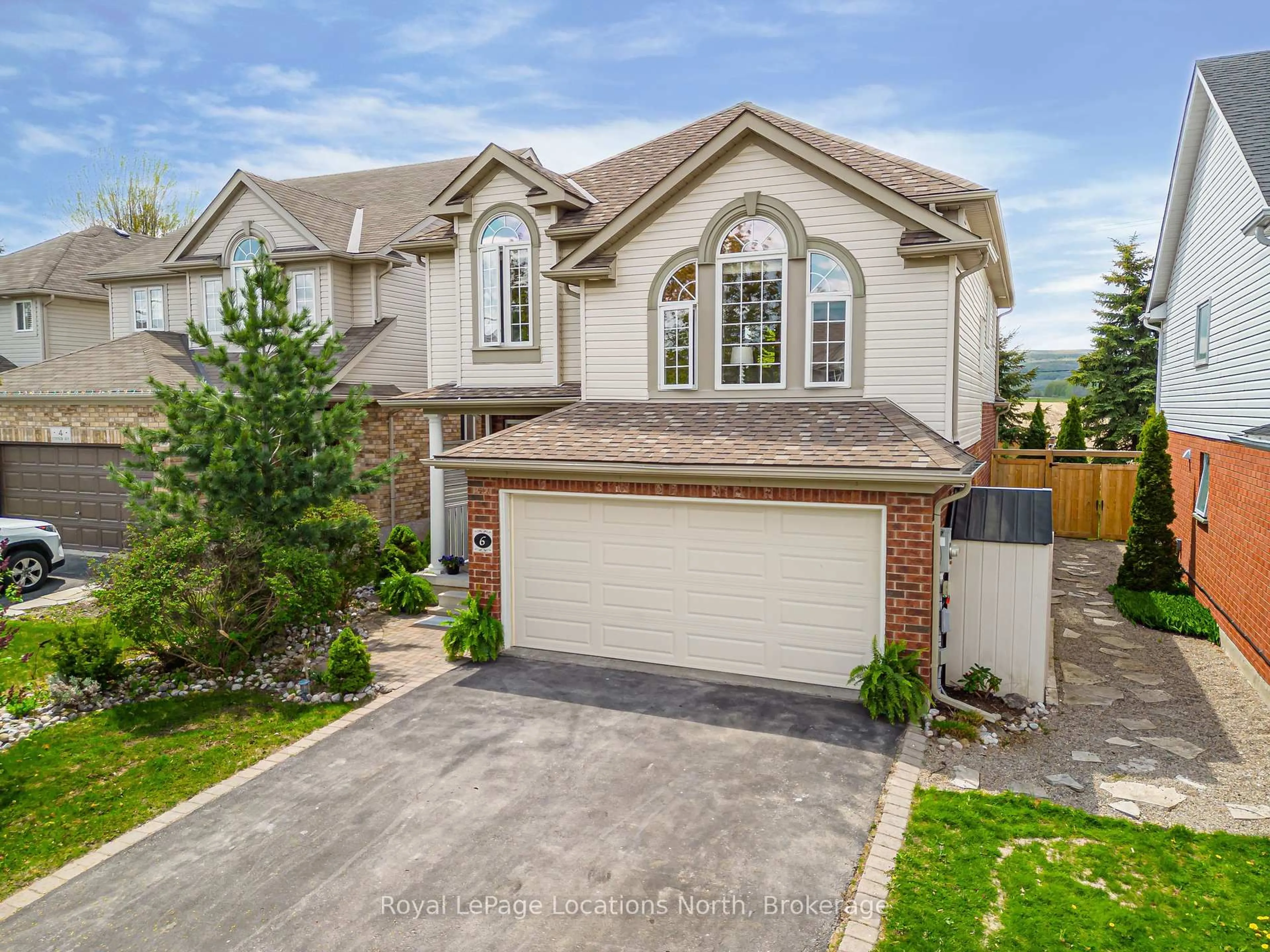 A pic from outside/outdoor area/front of a property/back of a property/a pic from drone, street for 6 Connor Ave, Collingwood Ontario L9Y 5H4