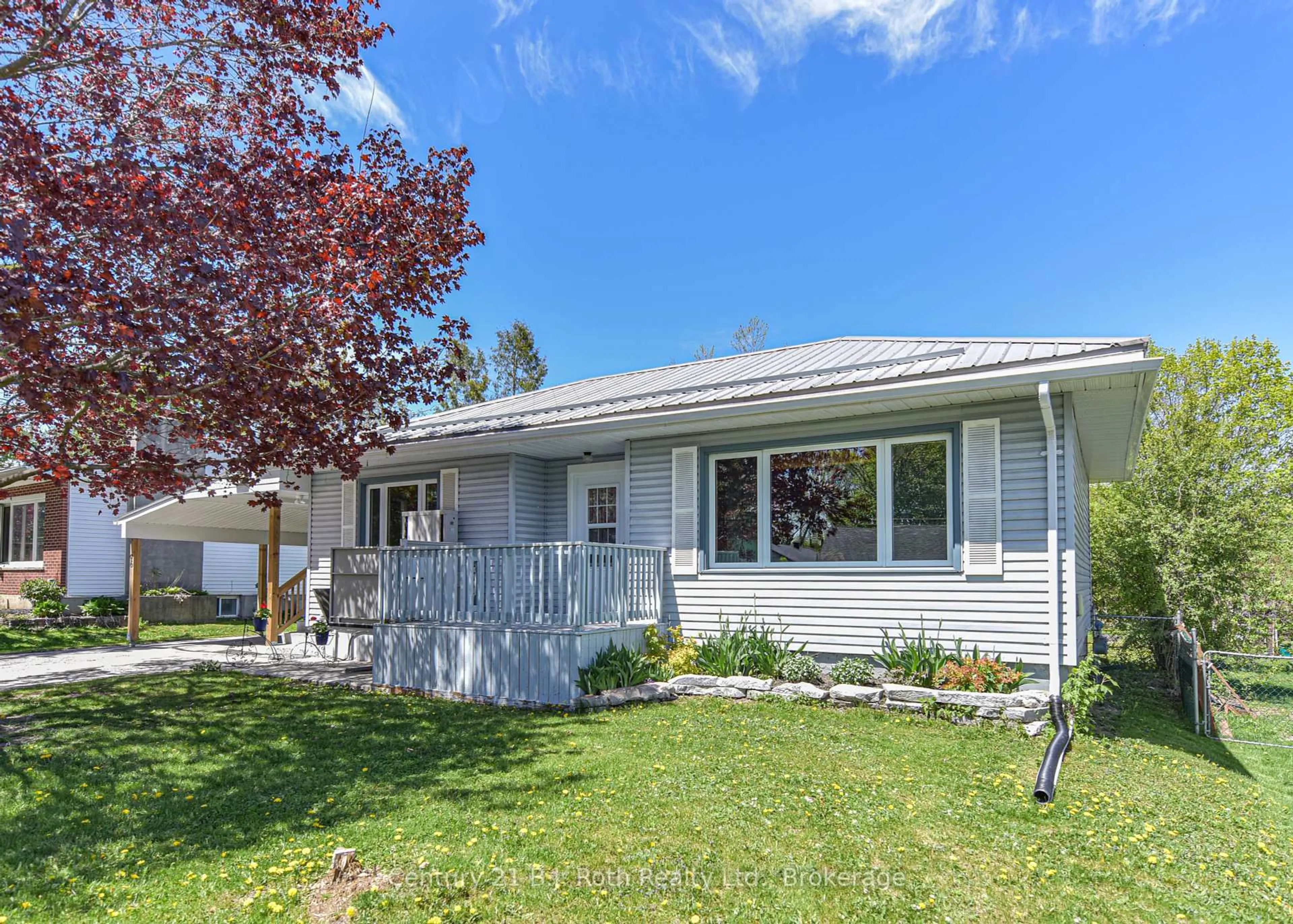 Home with vinyl exterior material, street for 96 Simcoe St, Orillia Ontario L3V 1G7