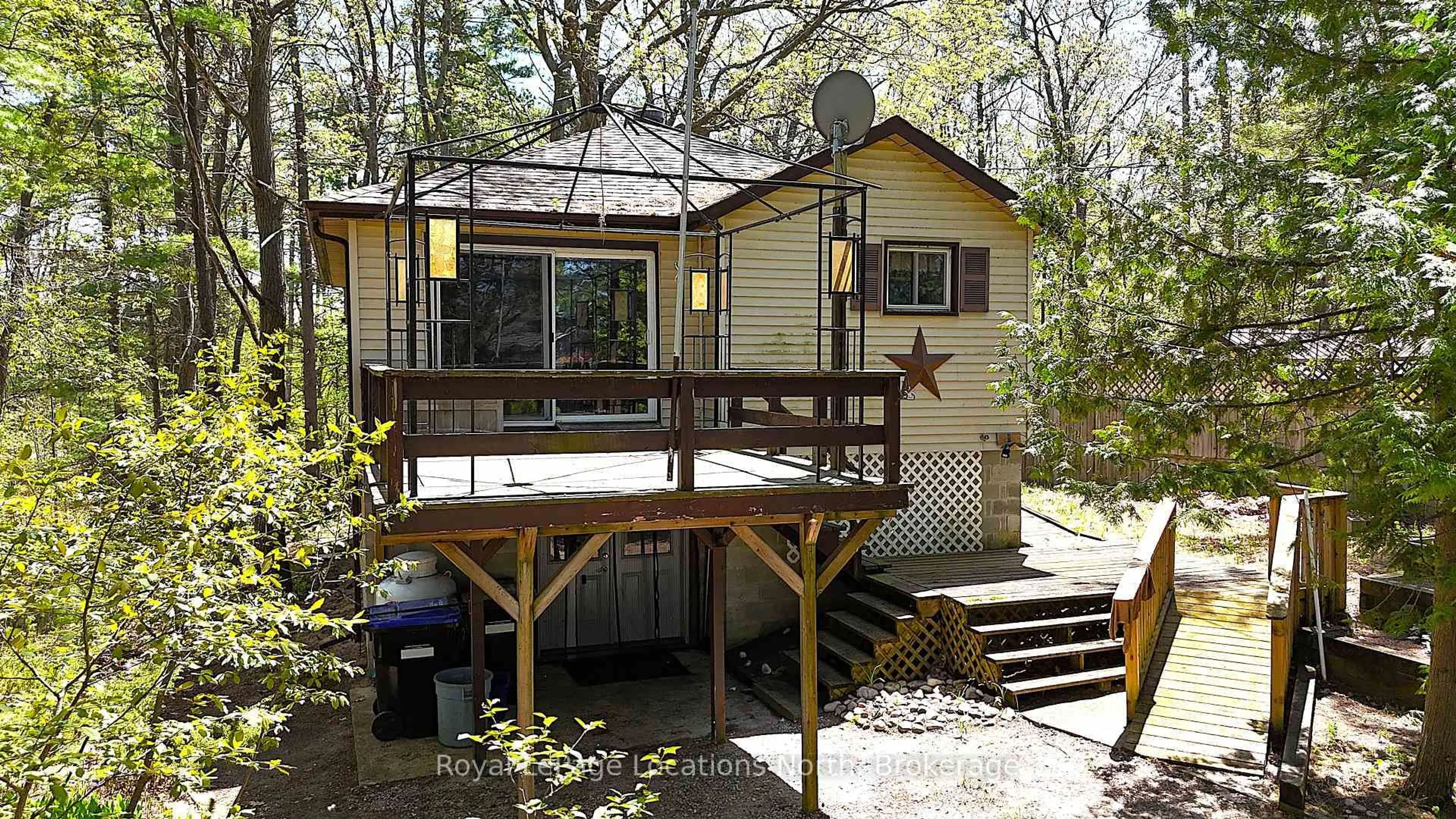 Patio, street for 25 Balmoral Ave, Tiny Ontario L0L 1P1