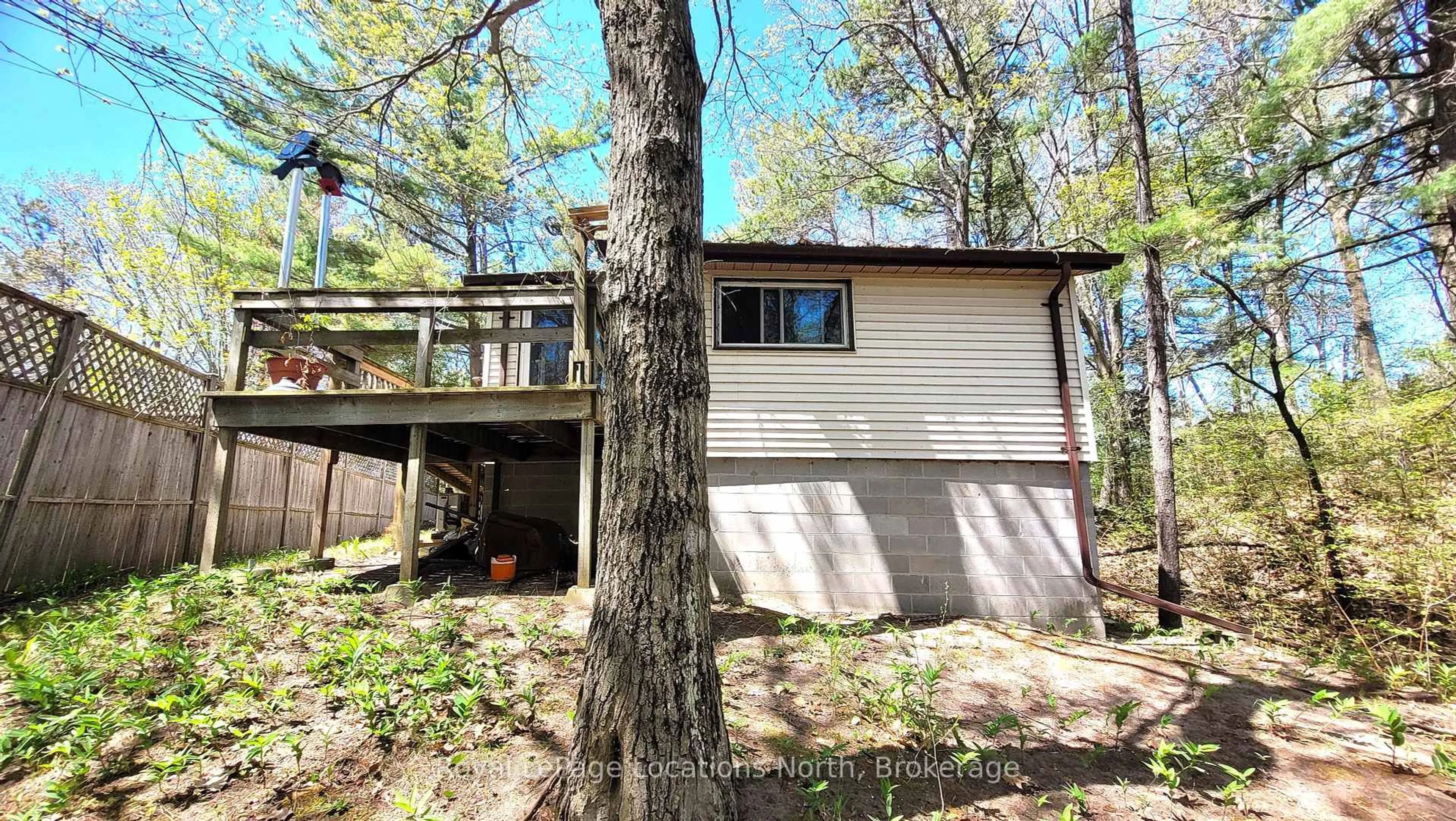 Home with vinyl exterior material, forest/trees view for 25 Balmoral Ave, Tiny Ontario L0L 1P1