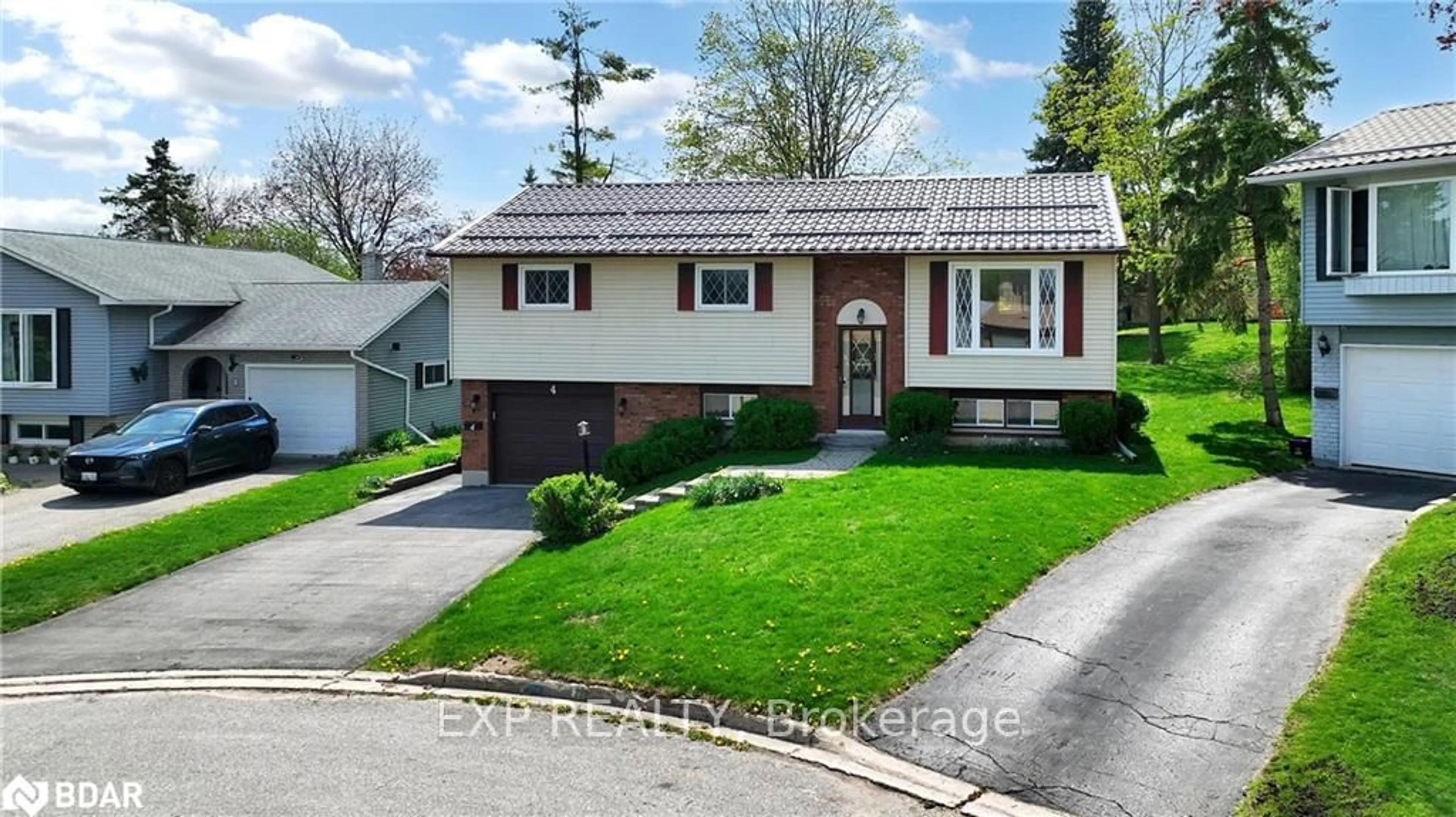 Home with vinyl exterior material, street for 4 Gaudaur Crt, Orillia Ontario L3V 7B4