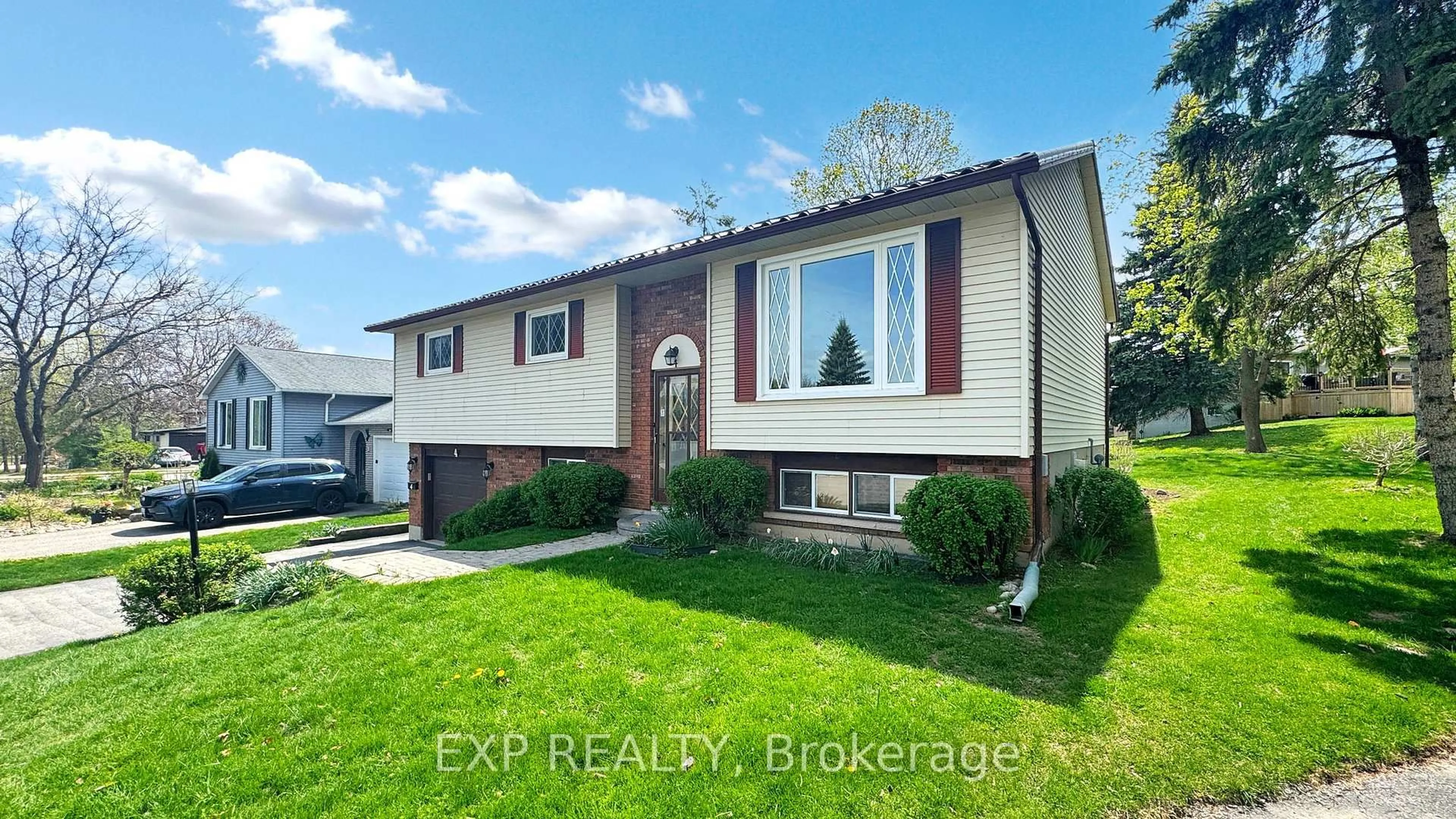 Home with vinyl exterior material, street for 4 Gaudaur Crt, Orillia Ontario L3V 7B4