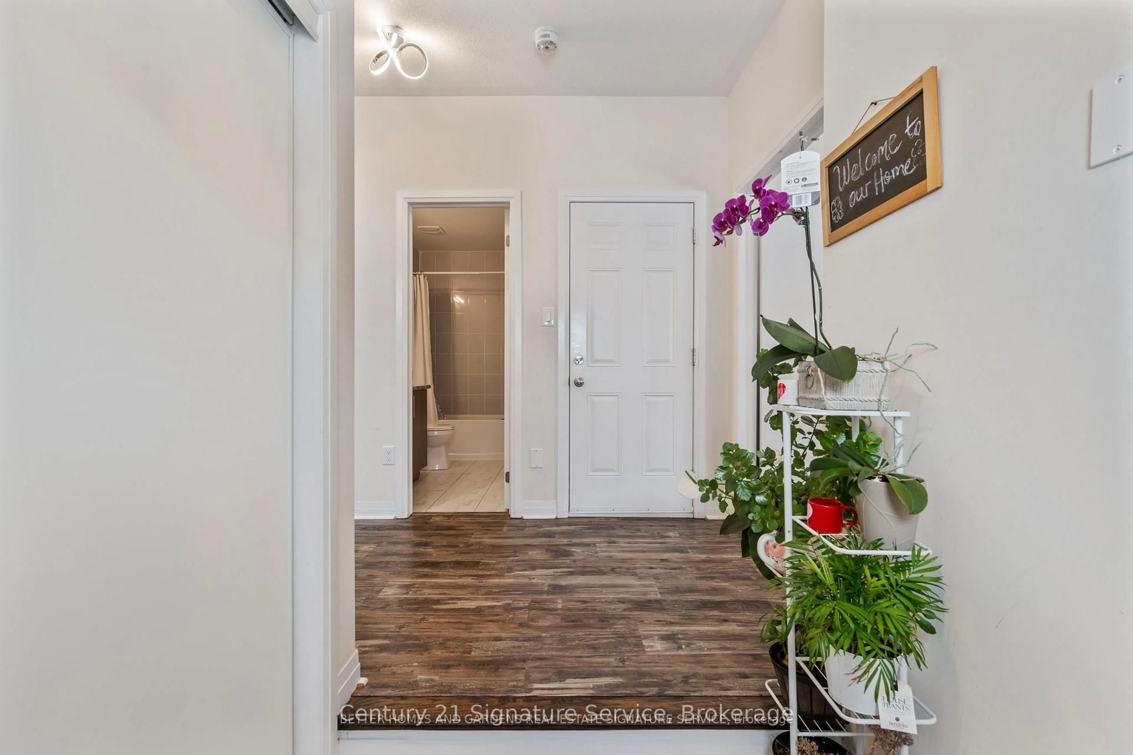 Indoor entryway for 42 Bedford Estates Cres, Barrie Ontario L4N 9K5