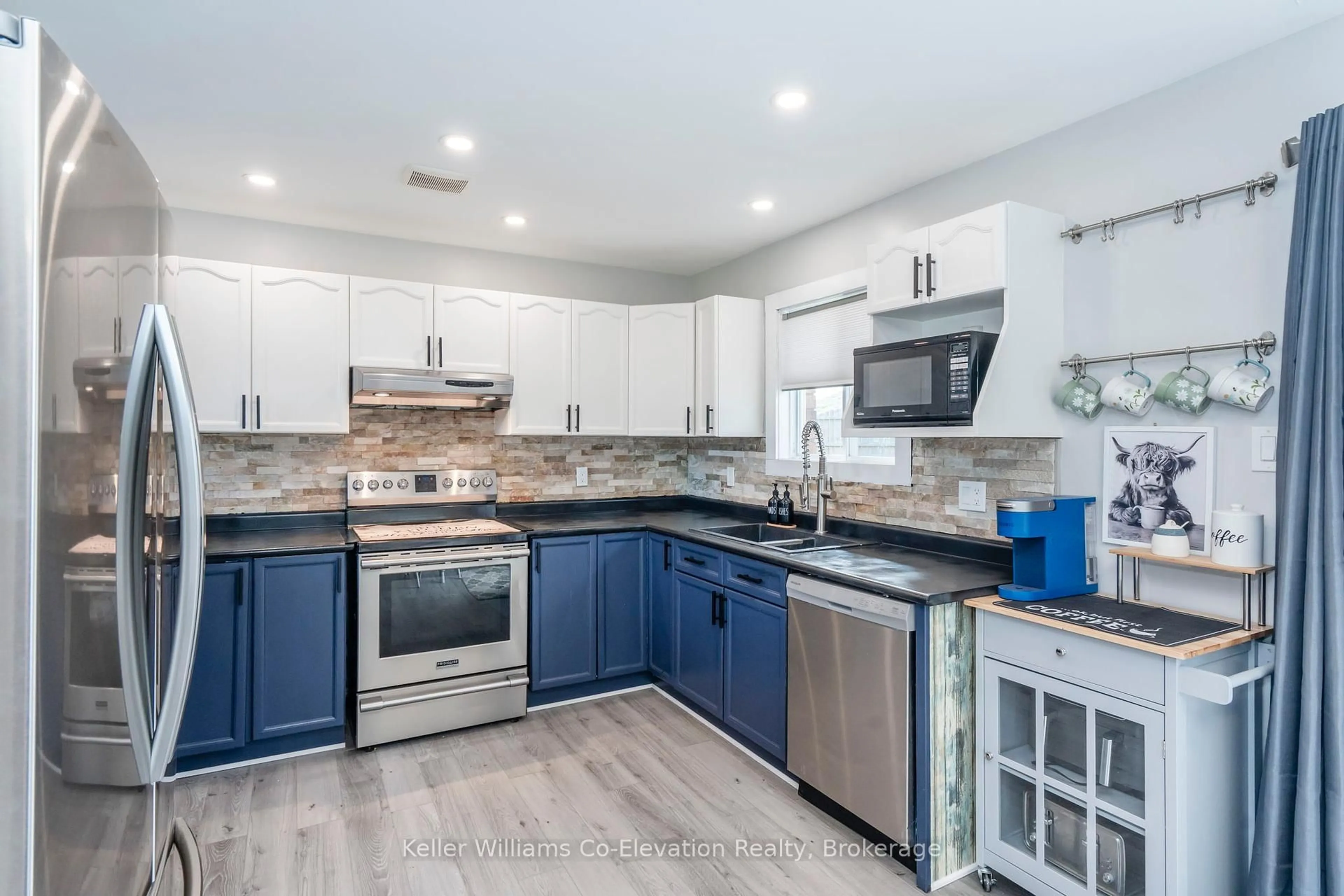 Open concept kitchen, ceramic/tile floor for 56 Byrnes Cres, Penetanguishene Ontario L9M 1V9
