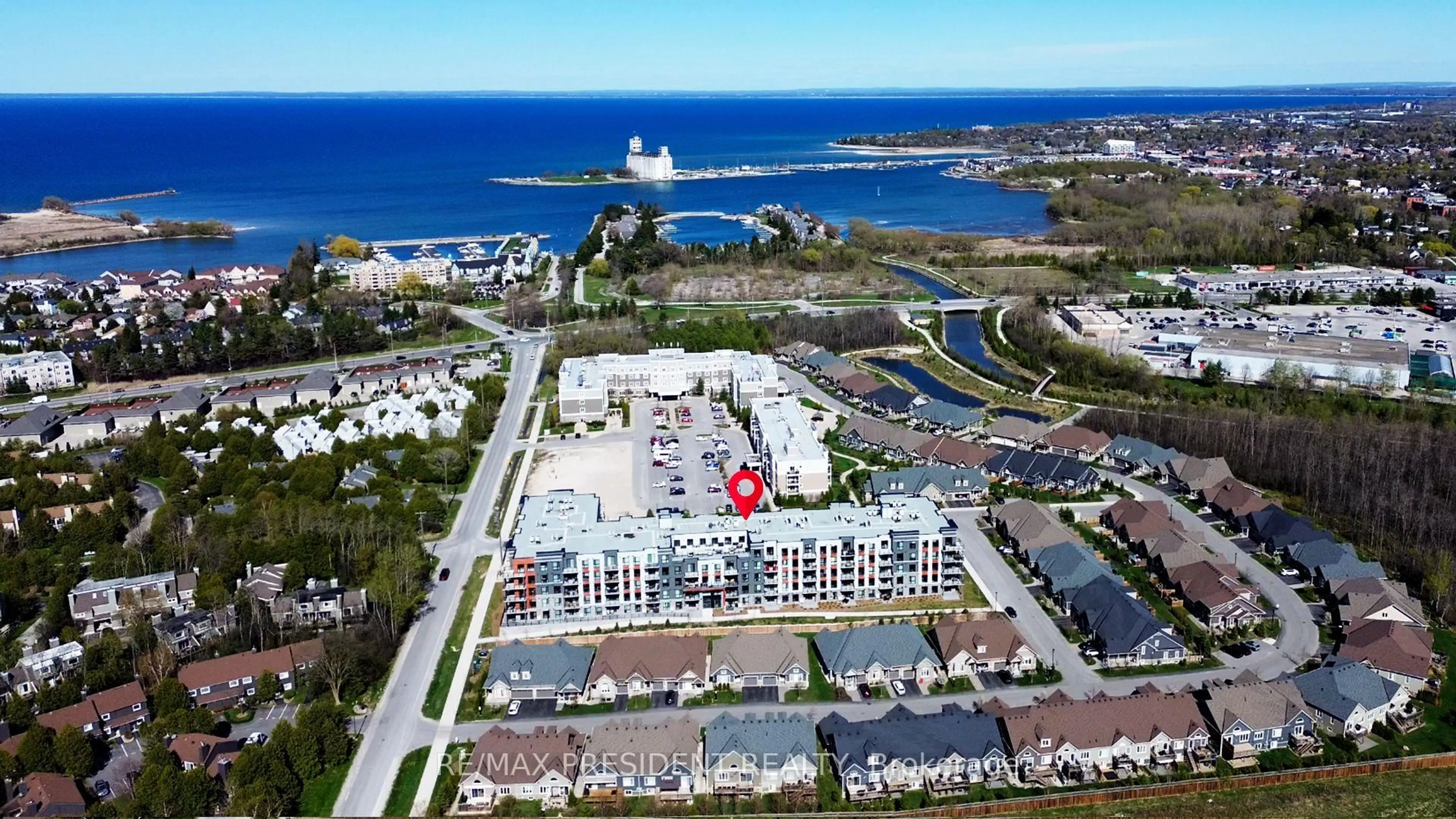 A pic from outside/outdoor area/front of a property/back of a property/a pic from drone, water/lake/river/ocean view for 4 Kimberly Lane #403, Collingwood Ontario L9Y 5B4