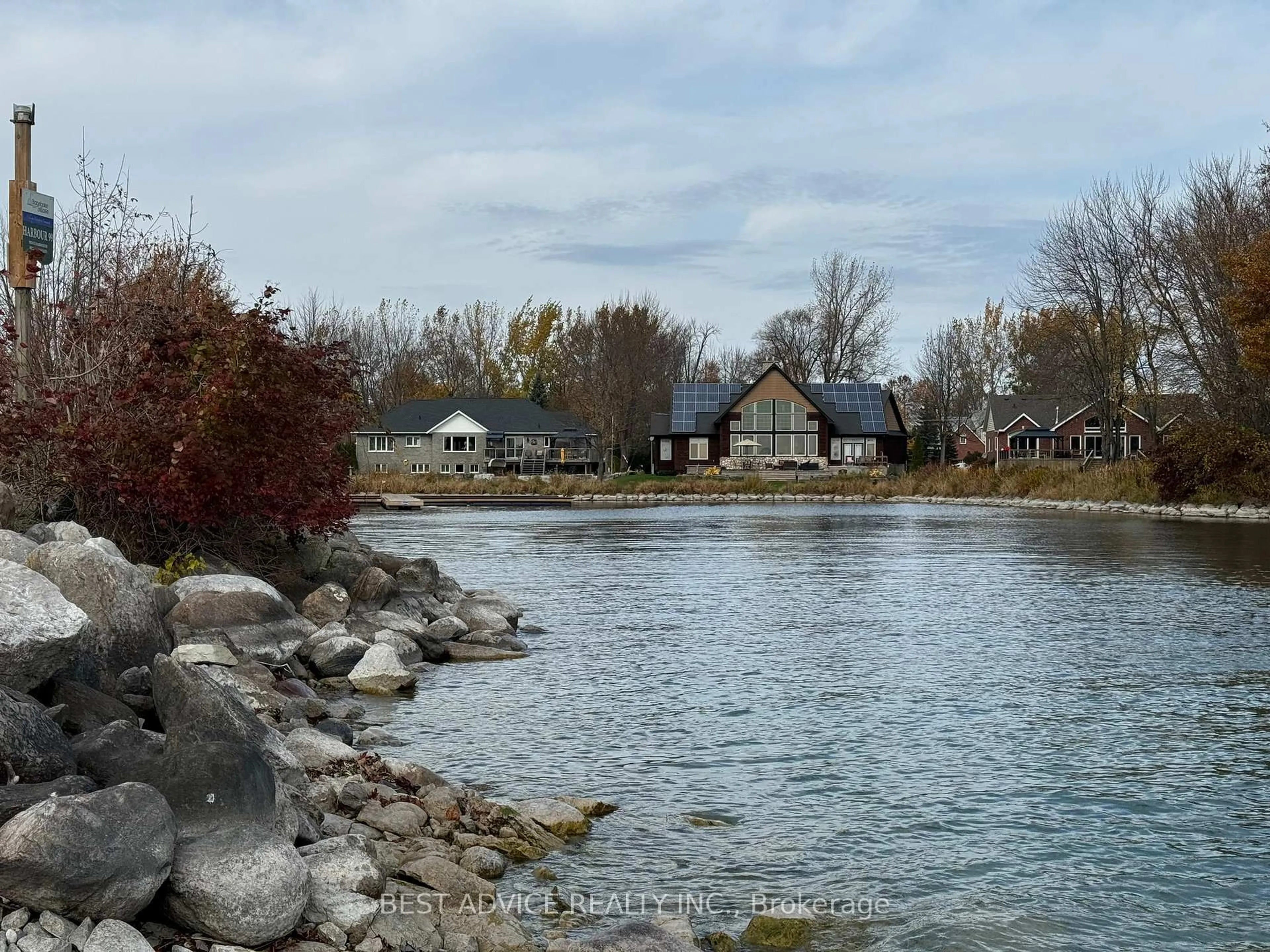Blurry image for 9 Fernwood Lane, Ramara Ontario L0K 1B0