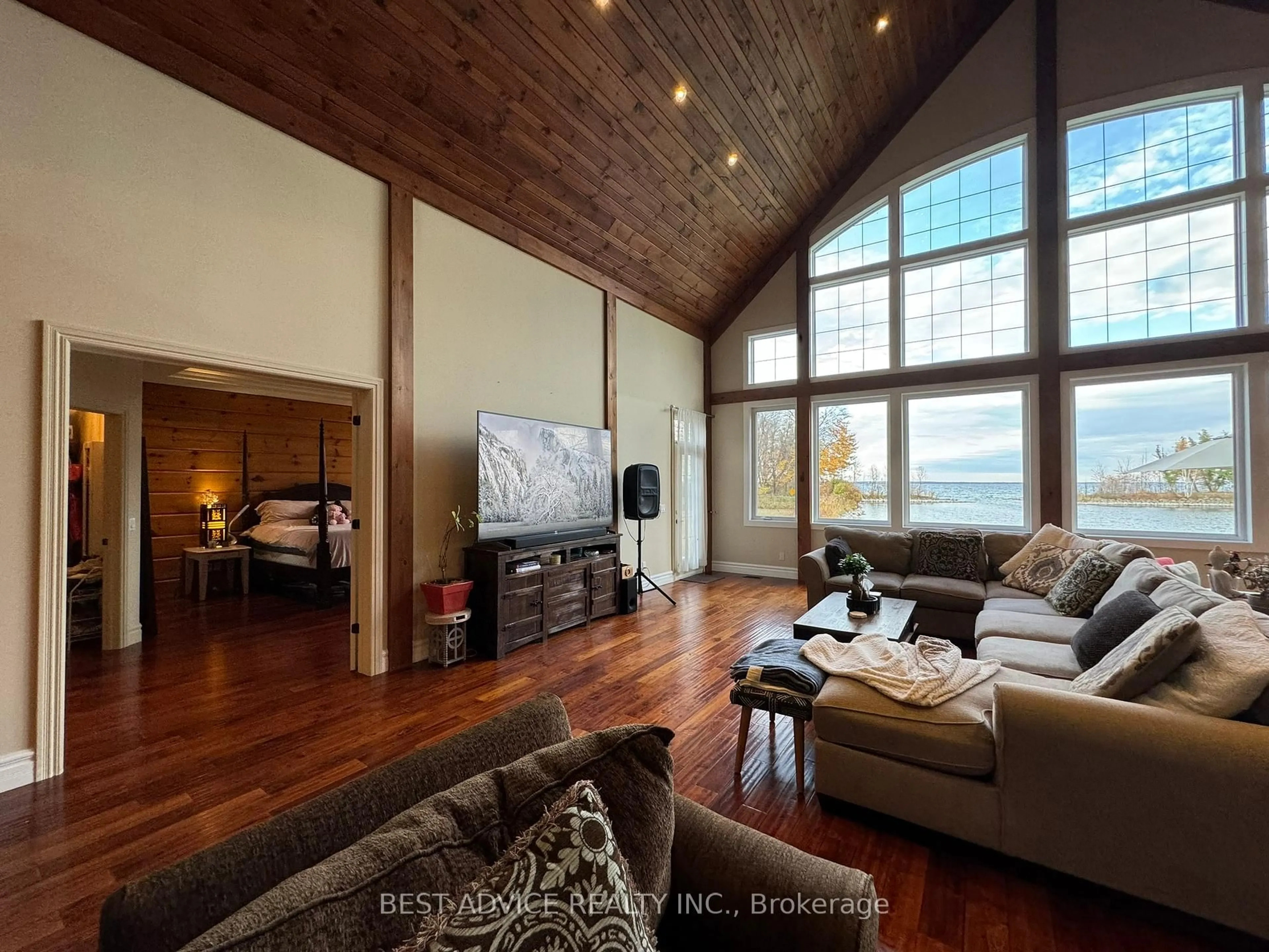 Living room with furniture, wood/laminate floor for 9 Fernwood Lane, Ramara Ontario L0K 1B0