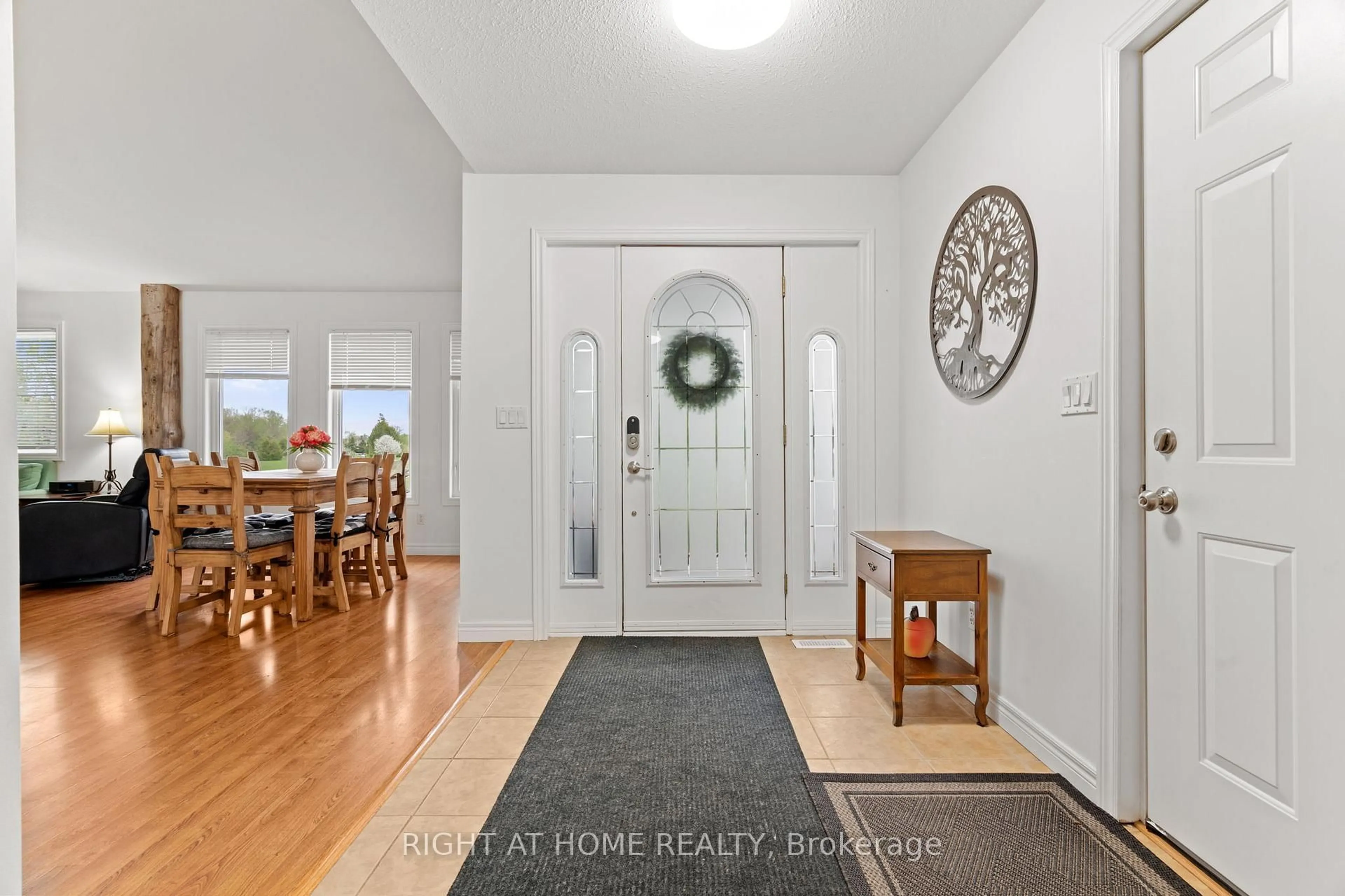 Indoor entryway for 7544 County Road 91 Rd, Clearview Ontario L0M 1S0