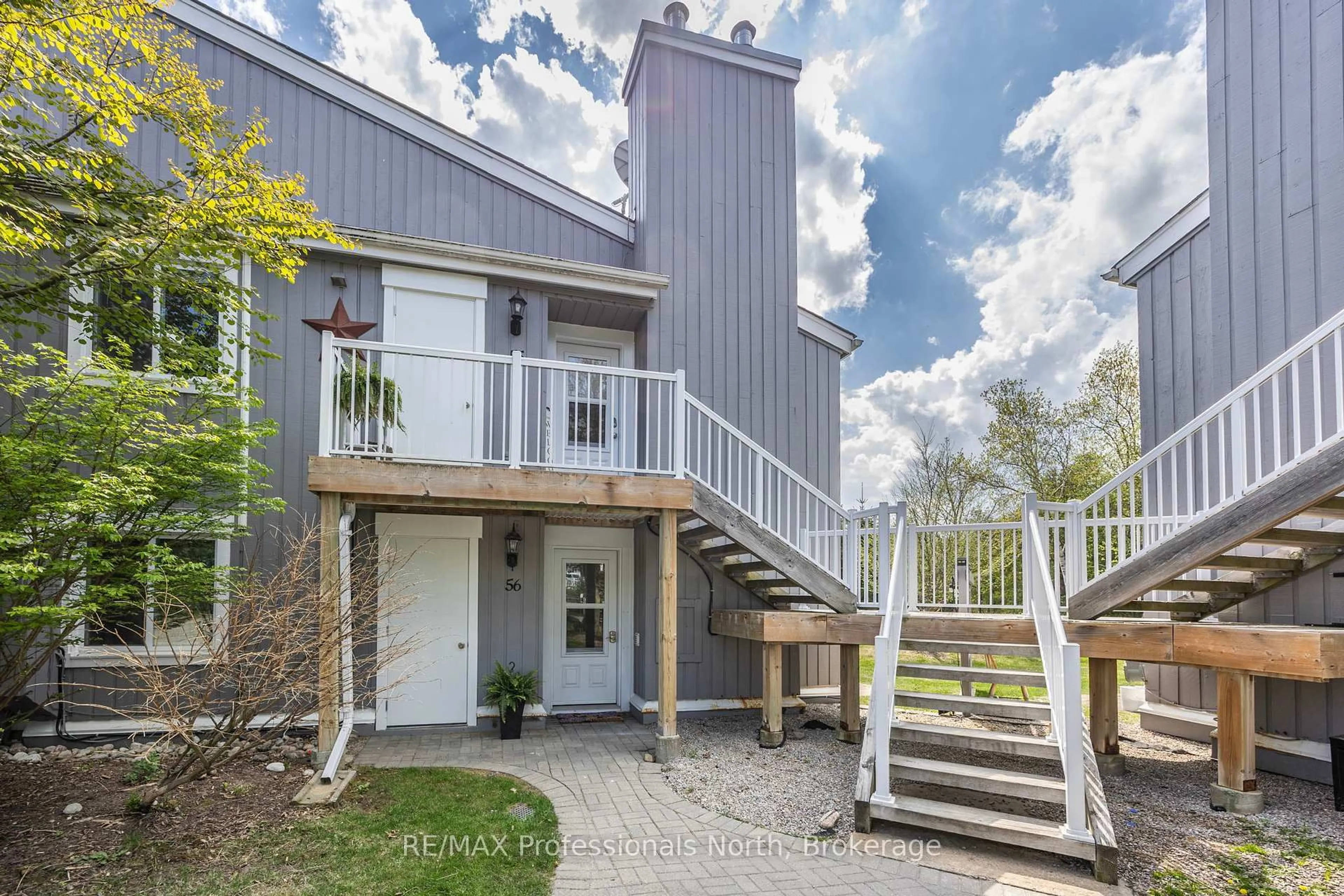 Home with vinyl exterior material, unknown for 19 Dawson Dr #55, Collingwood Ontario L9Y 5B4
