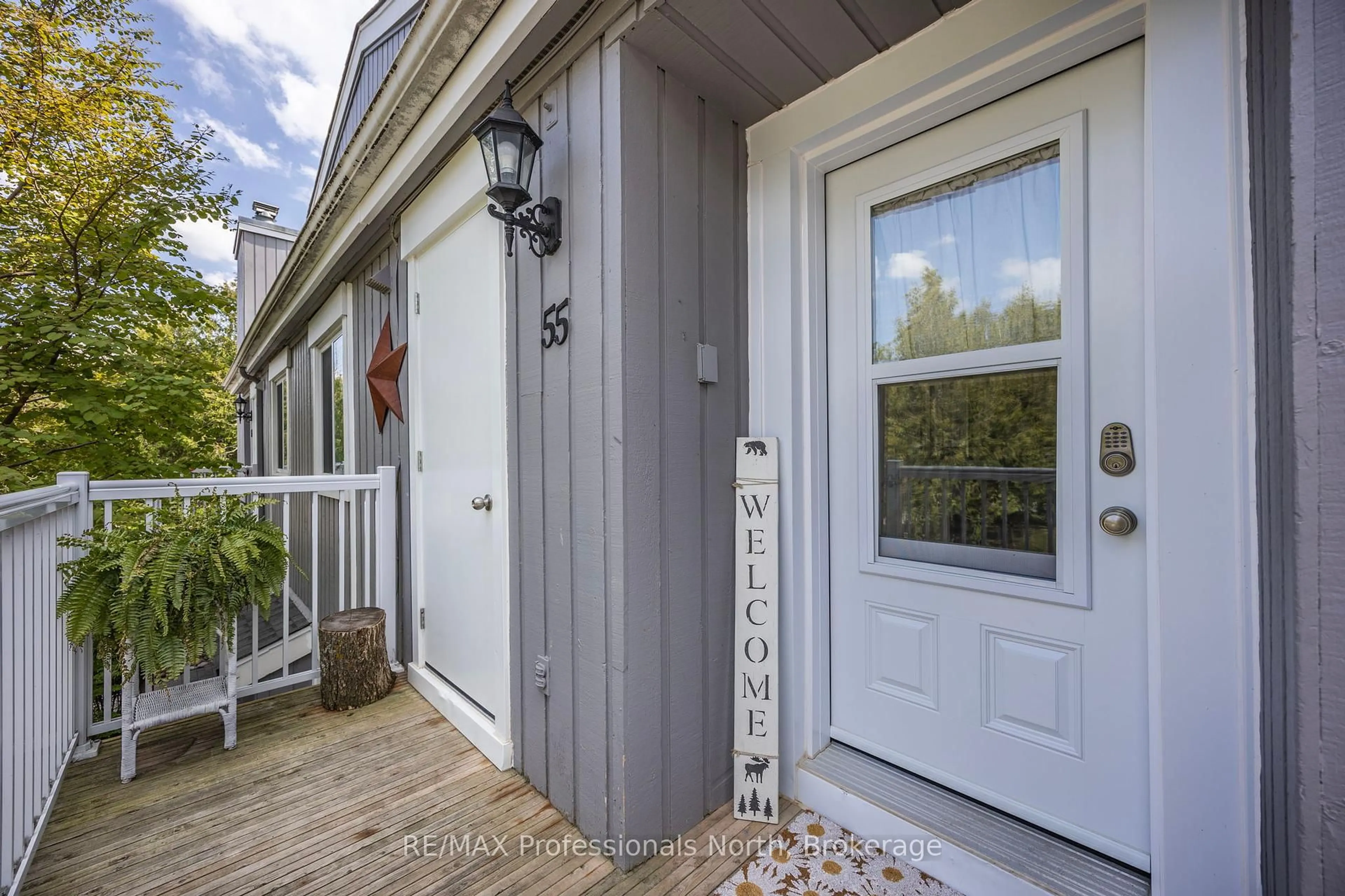 Indoor entryway for 19 Dawson Dr #55, Collingwood Ontario L9Y 5B4