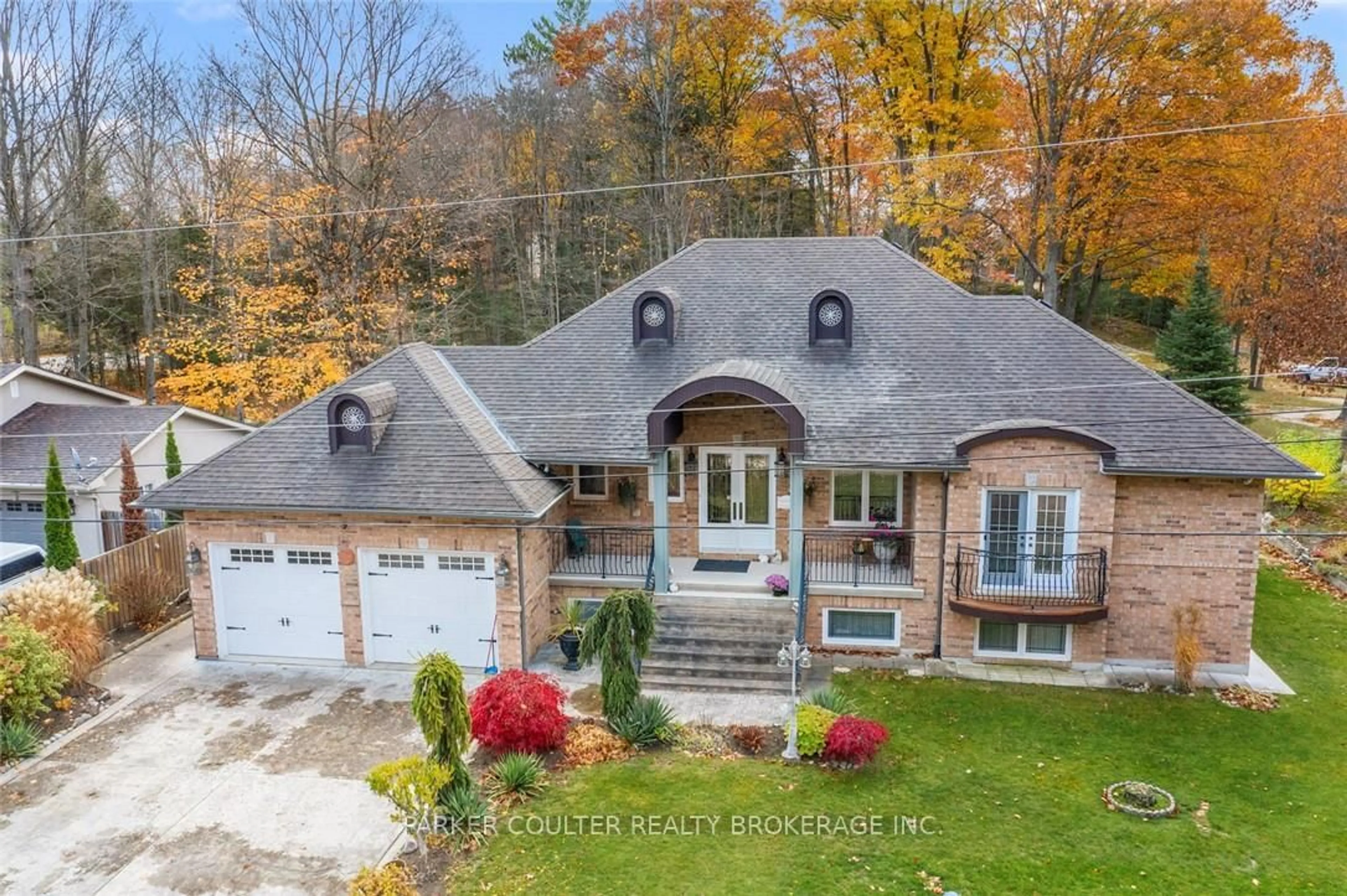 A pic from outside/outdoor area/front of a property/back of a property/a pic from drone, unknown for 7 Sherwood Cres, Tiny Ontario L0L 2J0