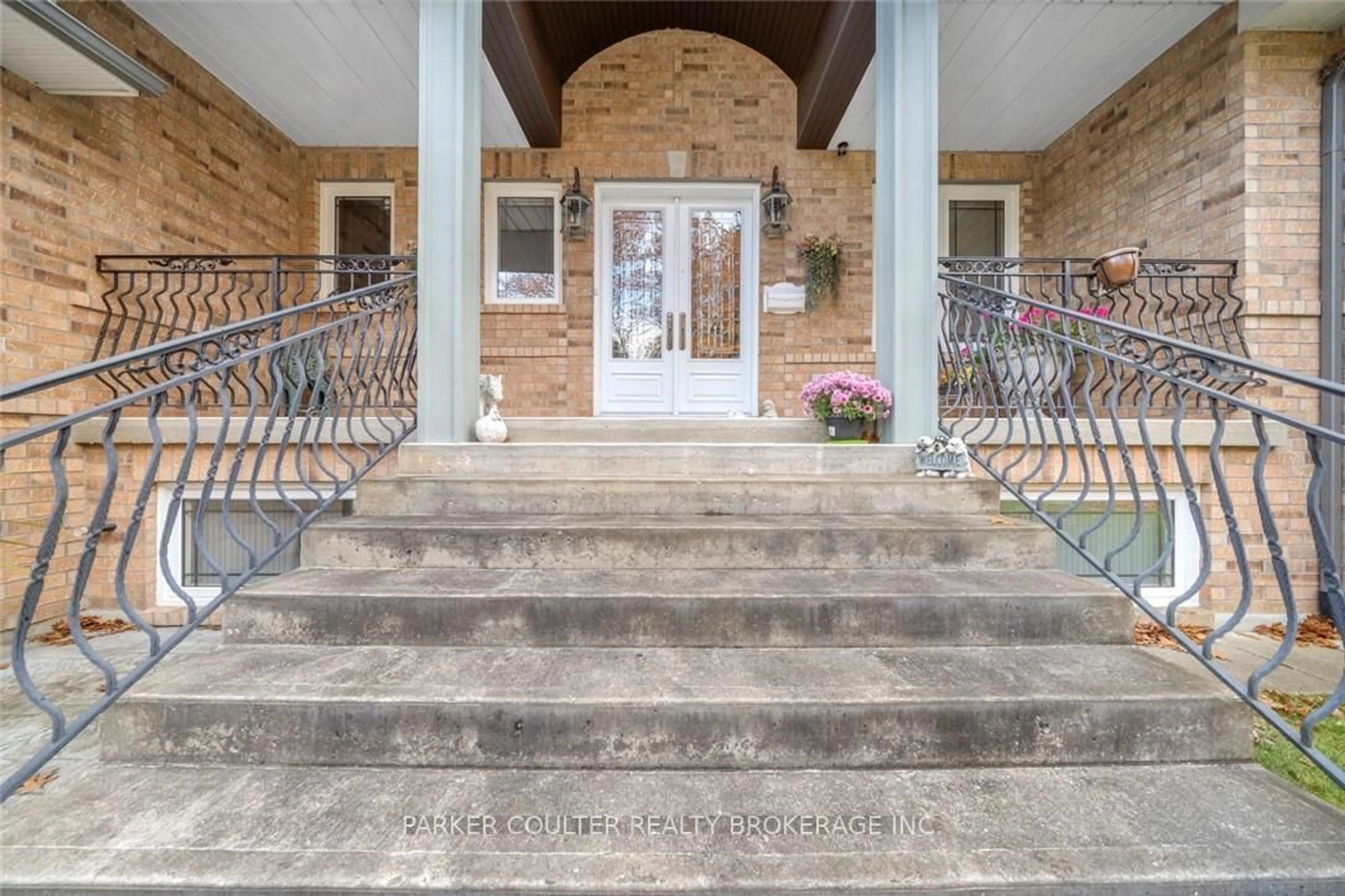 Indoor entryway for 7 Sherwood Cres, Tiny Ontario L0L 2J0