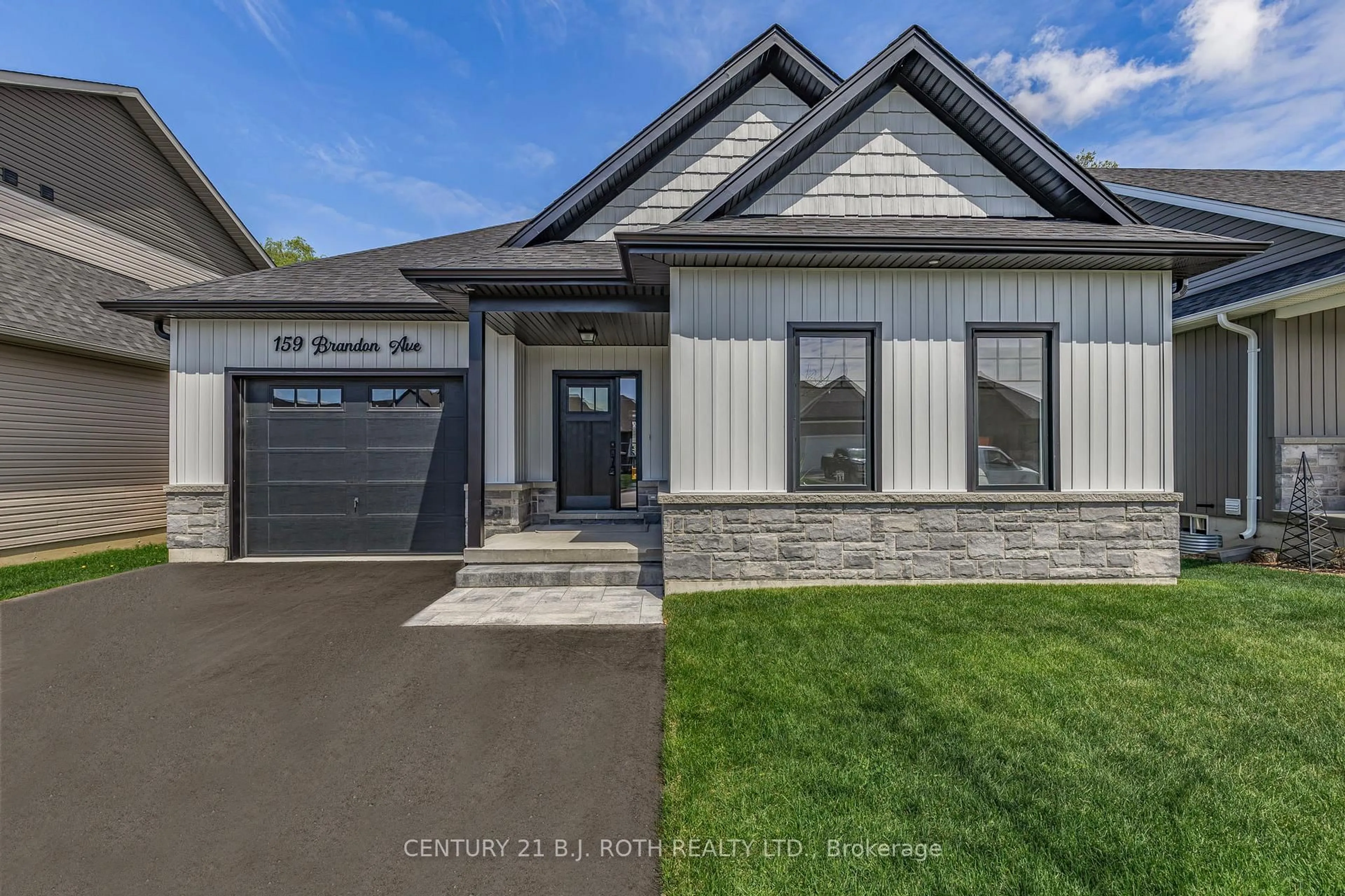 Home with vinyl exterior material, street for 159 Brandon Ave, Severn Ontario L0K 1E0