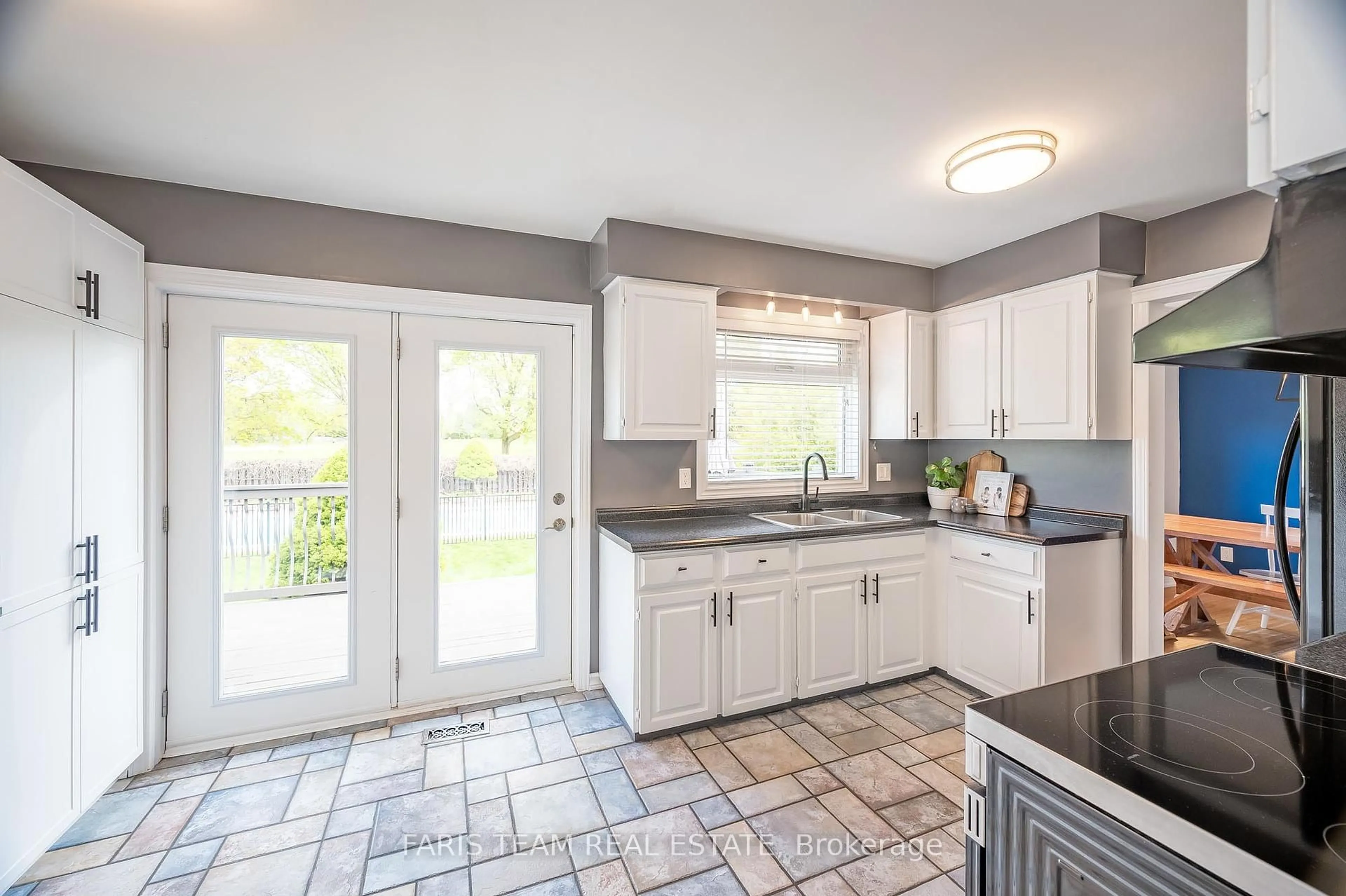 Open concept kitchen, ceramic/tile floor for 13 Woodcrest Rd, Barrie Ontario L4N 2V4