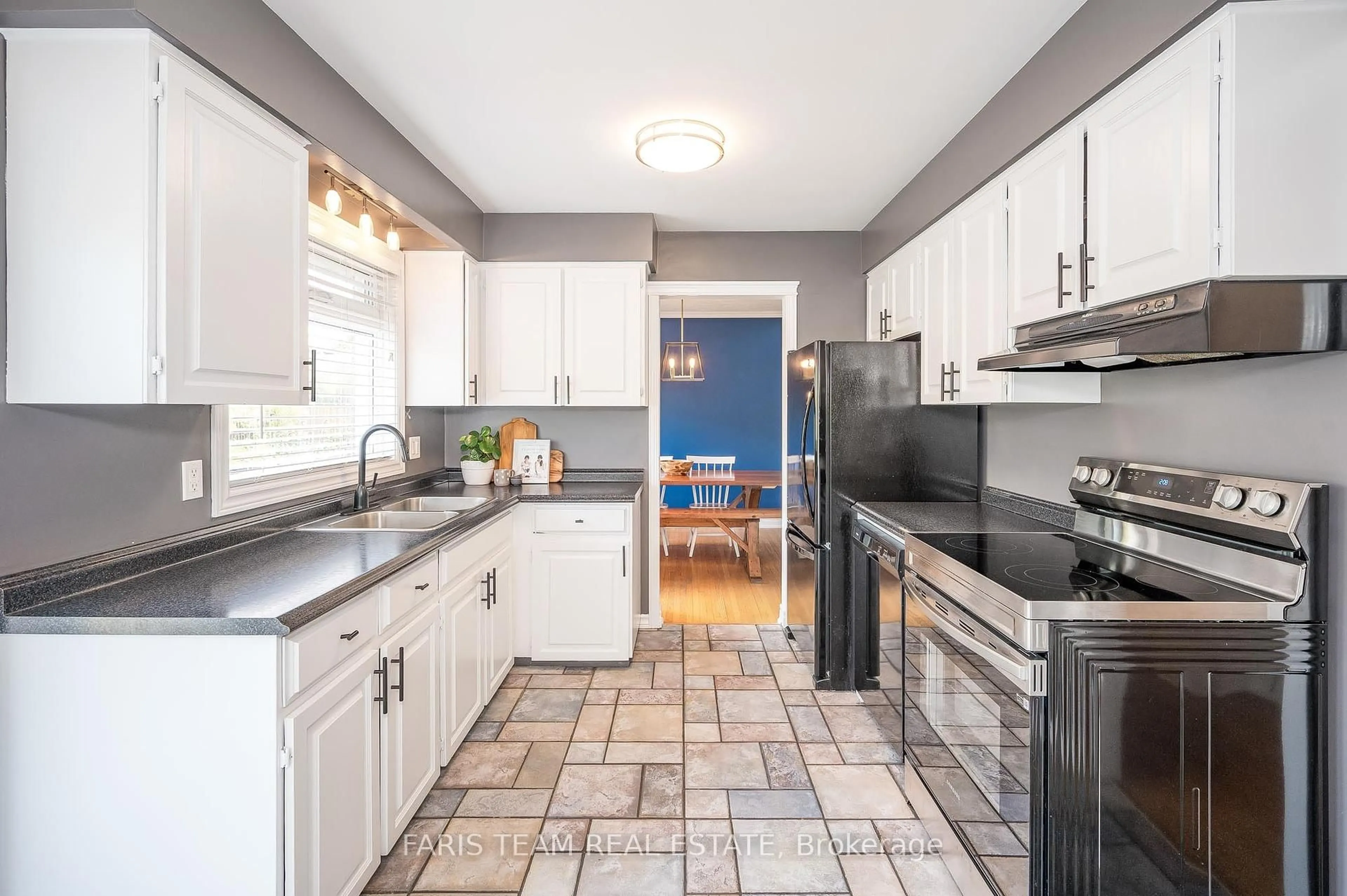 Open concept kitchen, ceramic/tile floor for 13 Woodcrest Rd, Barrie Ontario L4N 2V4