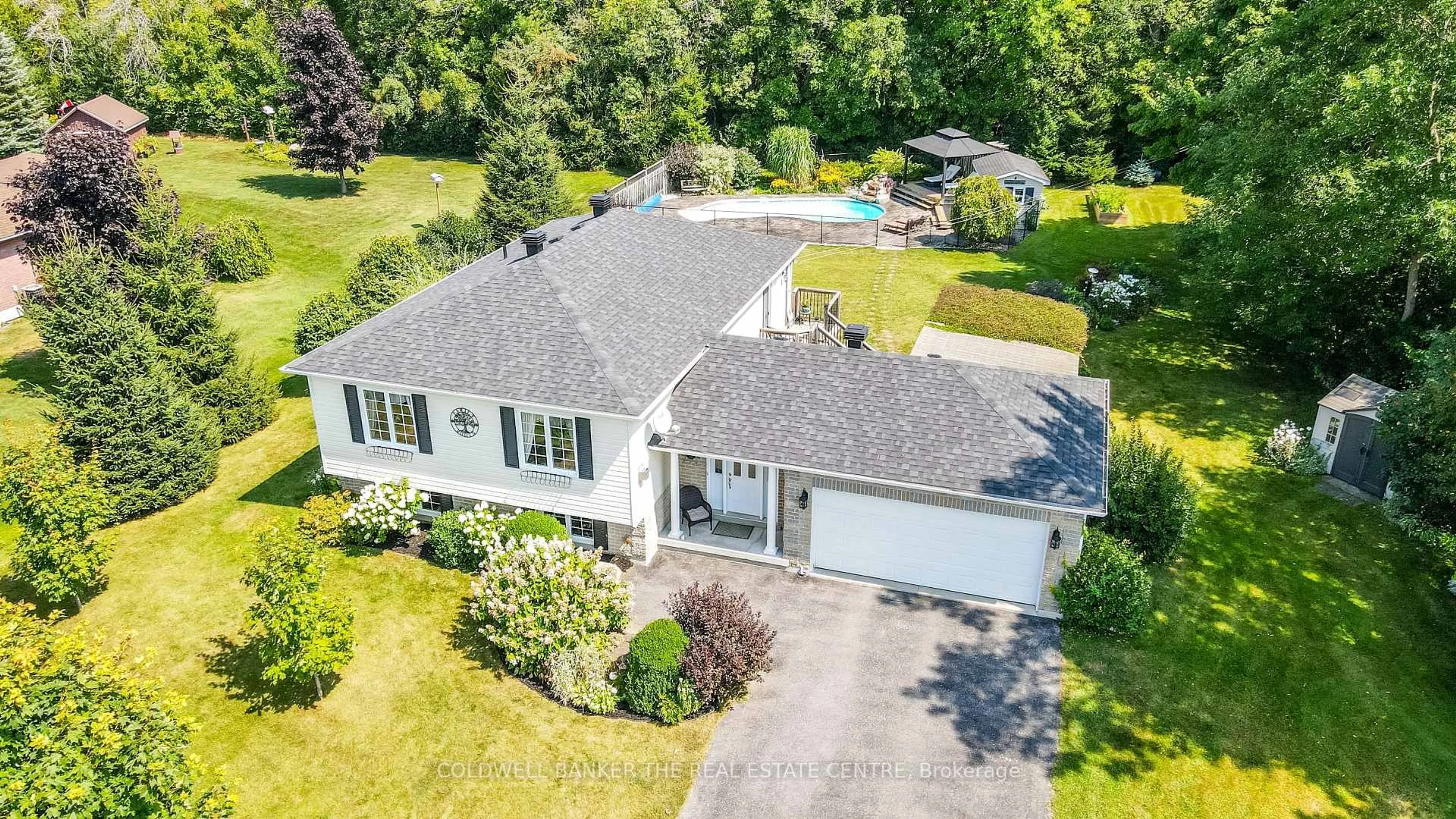 A pic from outside/outdoor area/front of a property/back of a property/a pic from drone, street for 4677 Kurtis Dr, Ramara Ontario L3V 0K8