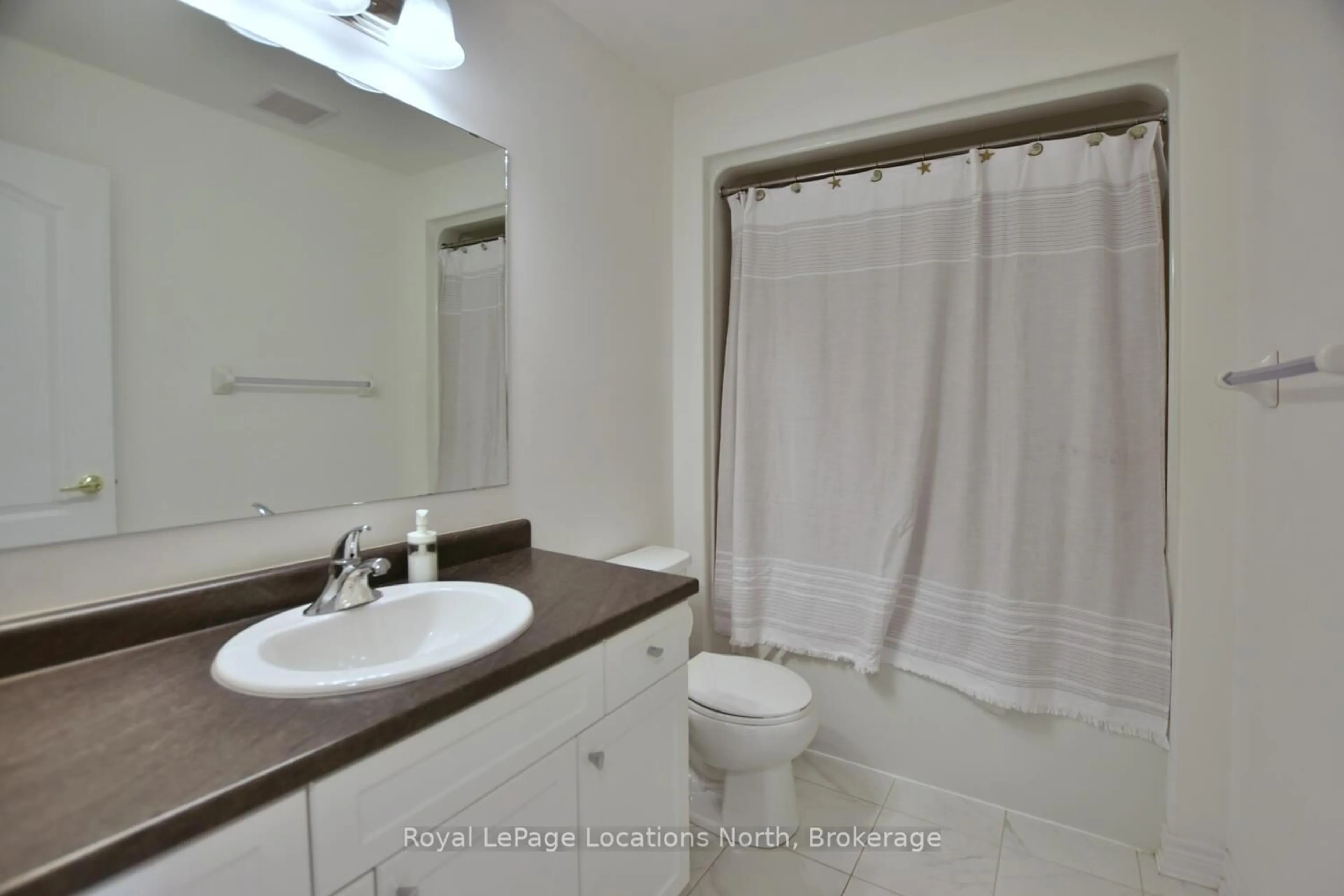 Standard bathroom, unknown for 29 Archer Ave, Collingwood Ontario L9Y 3B7