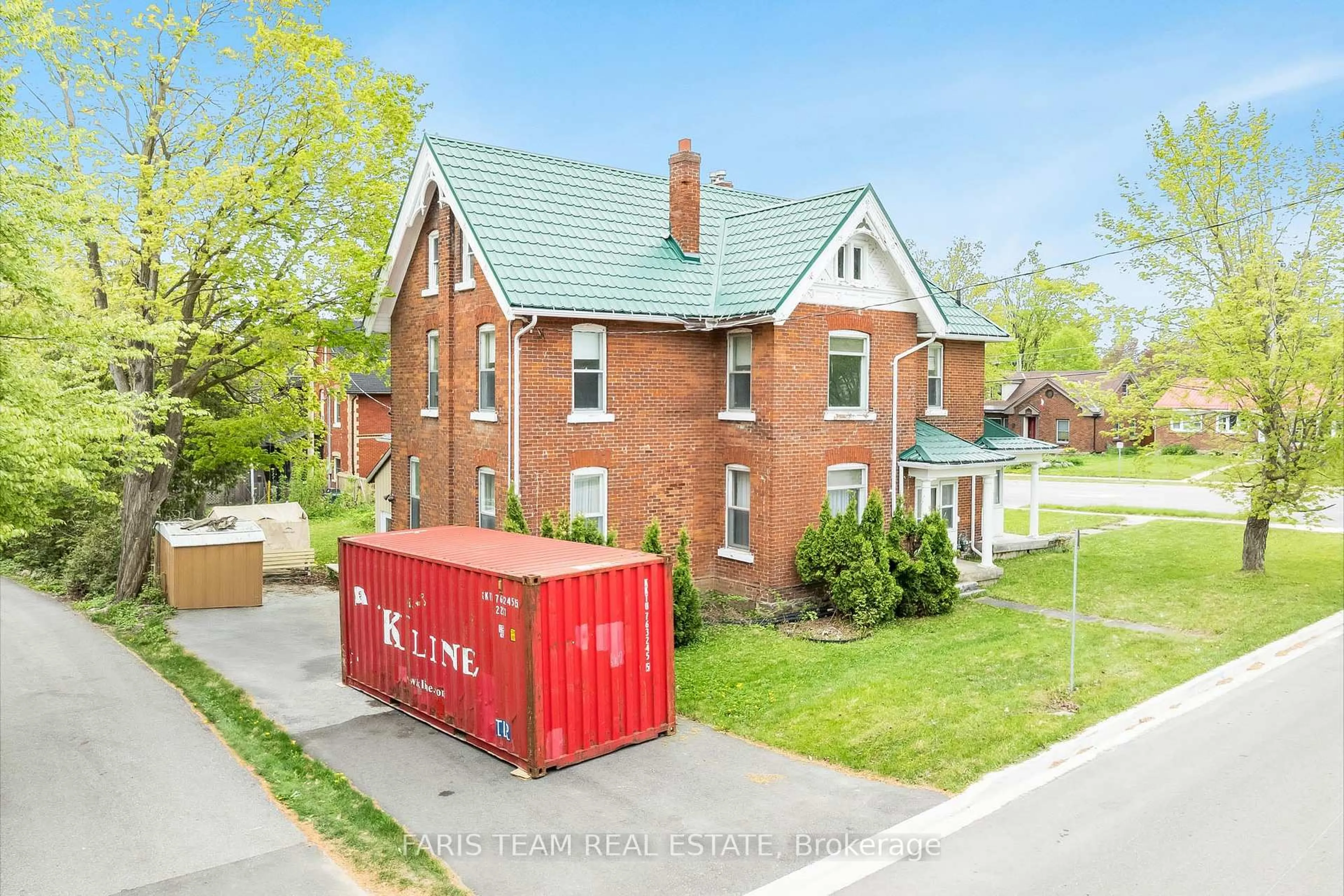 Home with brick exterior material, building for 9 Borland St, Orillia Ontario L3V 2B5