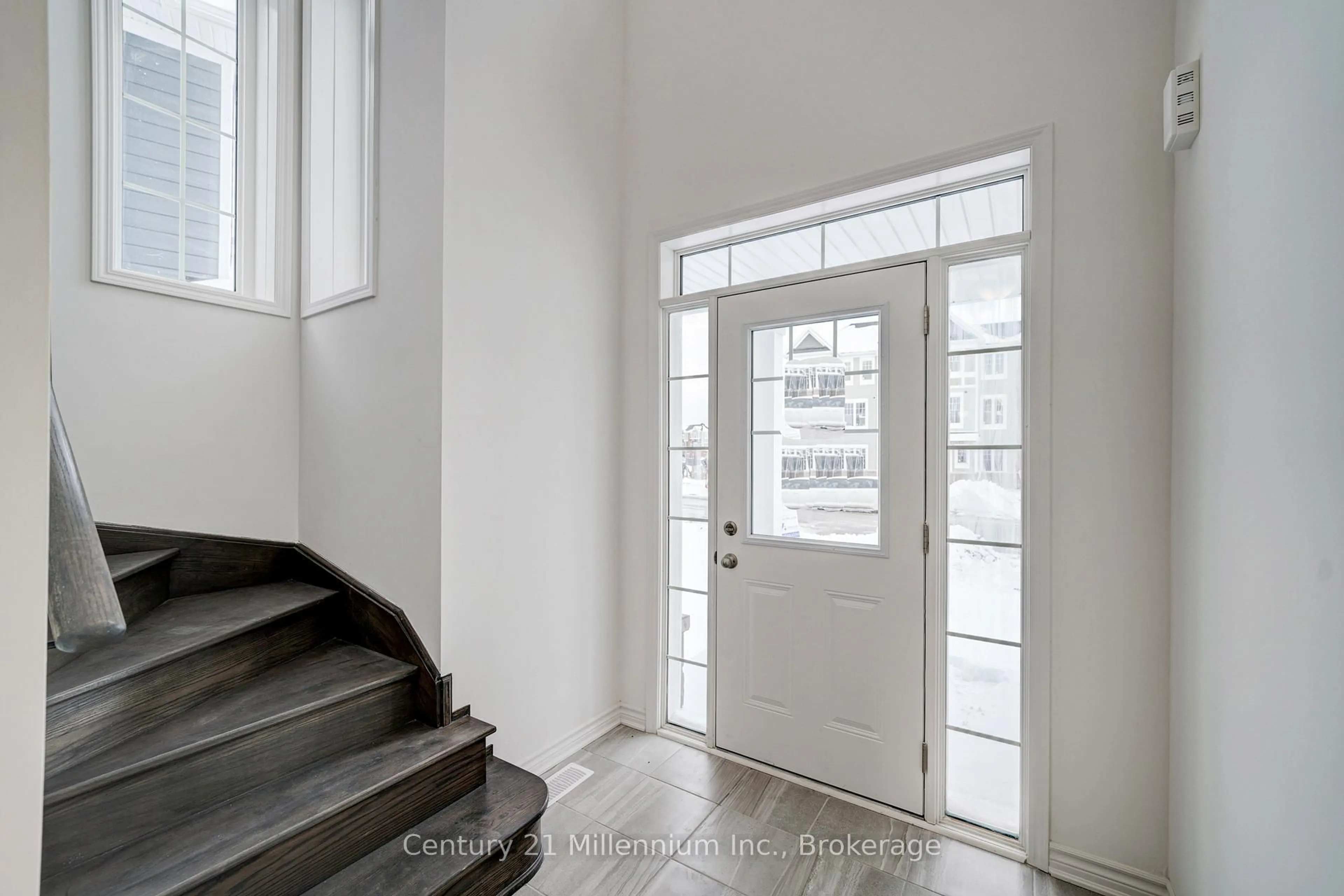 Indoor entryway for 13 Abby Dr, Wasaga Beach Ontario L9Z 0K1