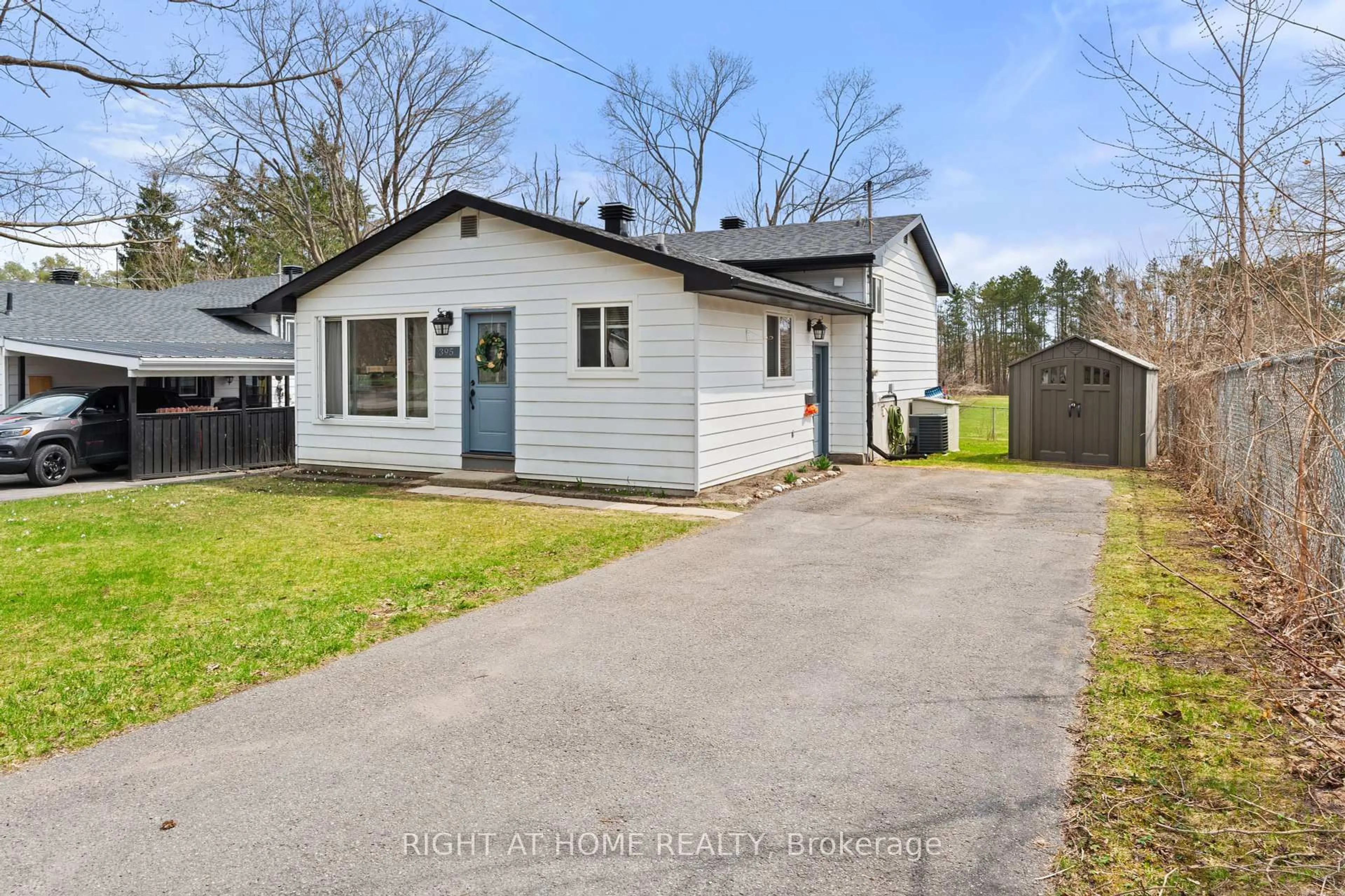 A pic from outside/outdoor area/front of a property/back of a property/a pic from drone, street for 395 Homewood Ave, Orillia Ontario L3V 3K9