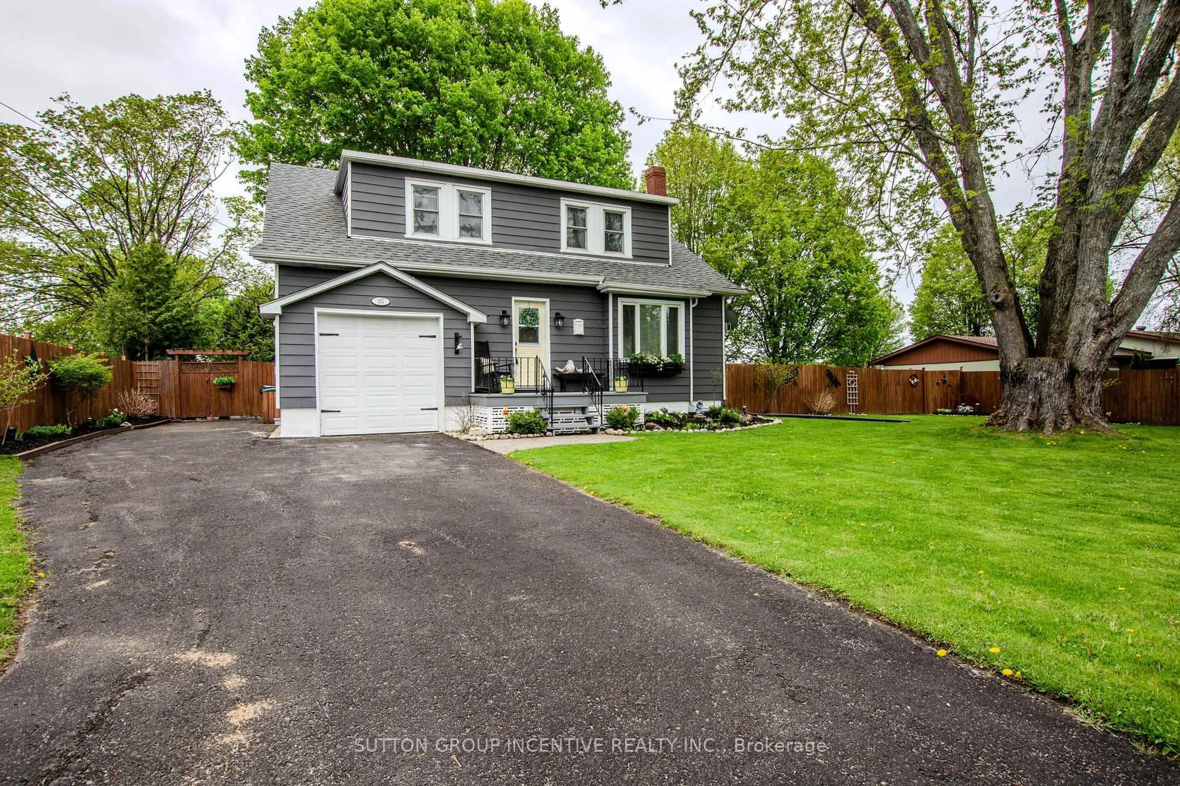 Home with vinyl exterior material, street for 357 Lafontaine Rd, Tiny Ontario L9M 0H1