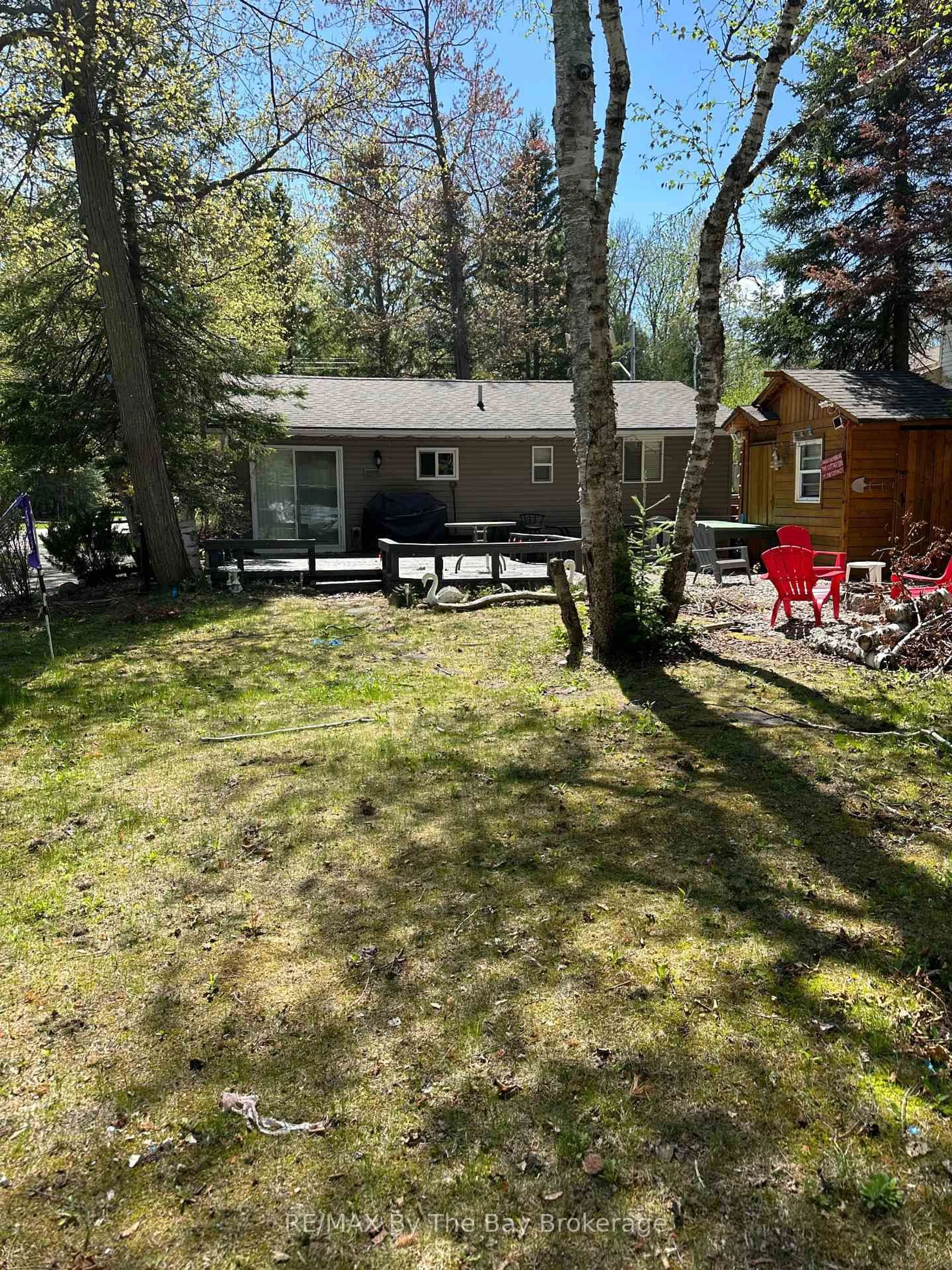 A pic from outside/outdoor area/front of a property/back of a property/a pic from drone, forest/trees view for 37 37th St, Wasaga Beach Ontario L9Z 2B6