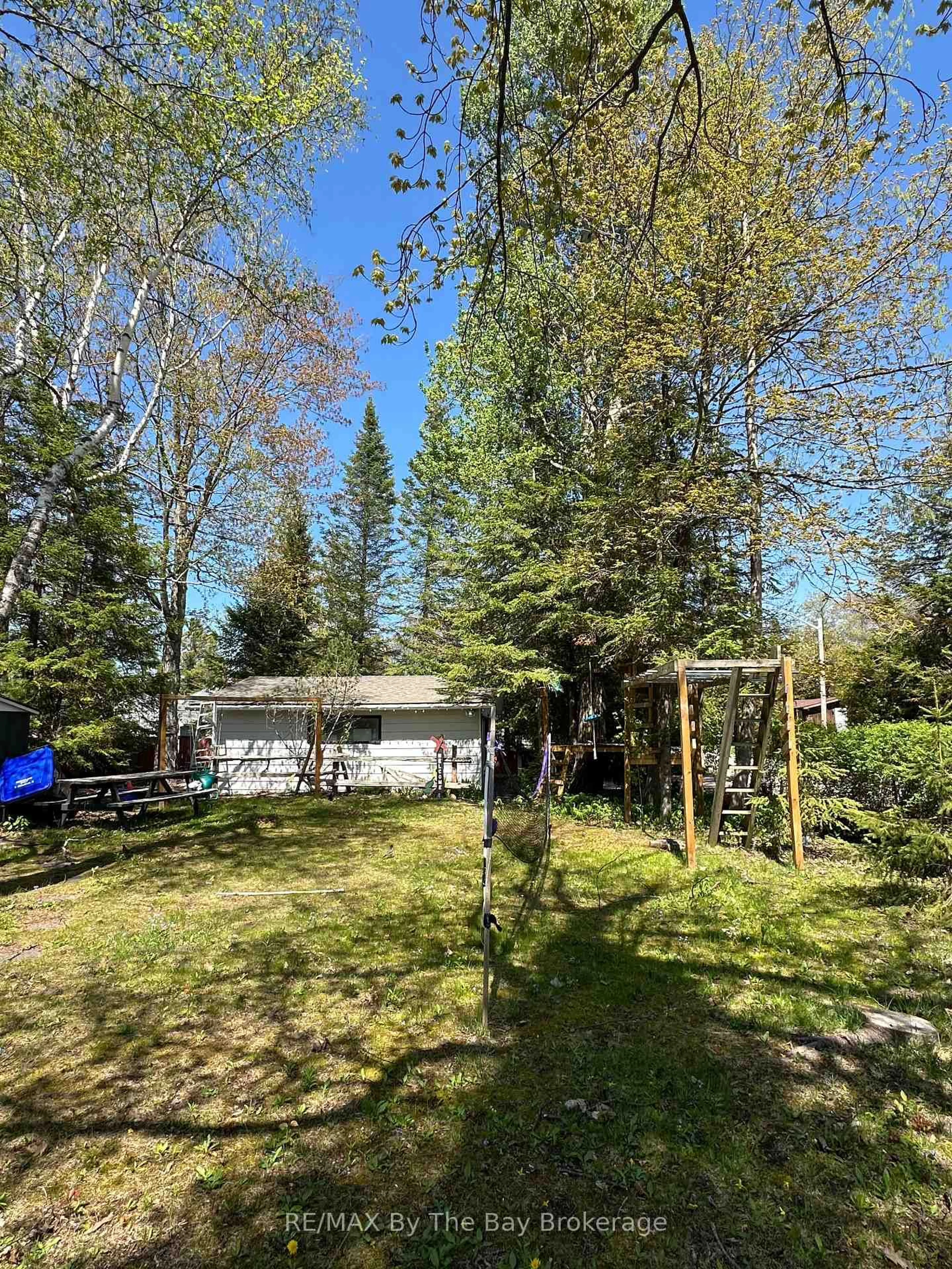 A pic from outside/outdoor area/front of a property/back of a property/a pic from drone, forest/trees view for 37 37th St, Wasaga Beach Ontario L9Z 2B6