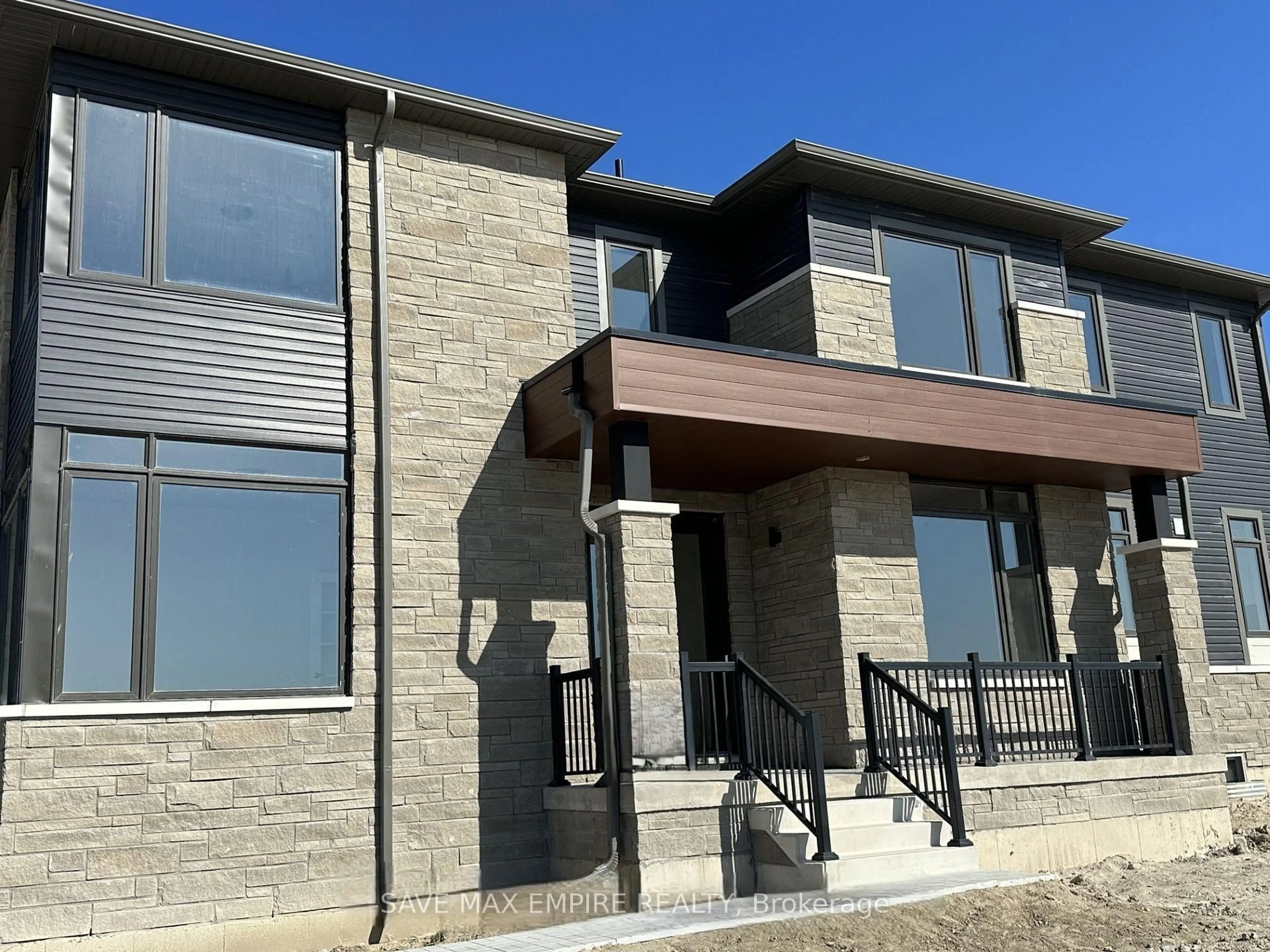Home with brick exterior material, building for 2 Del Ray Cres, Wasaga Beach Ontario L9Z 0N7