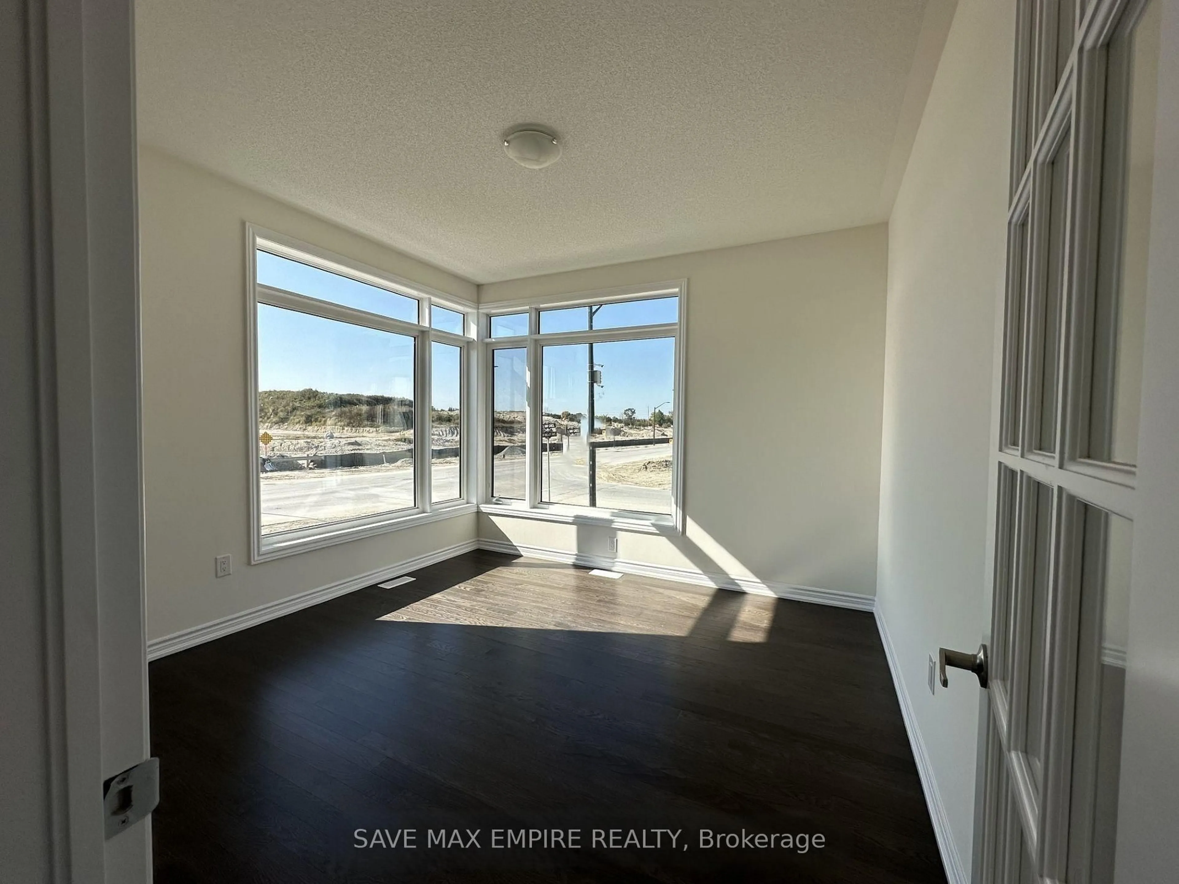 Indoor entryway for 2 Del Ray Cres, Wasaga Beach Ontario L9Z 0N7