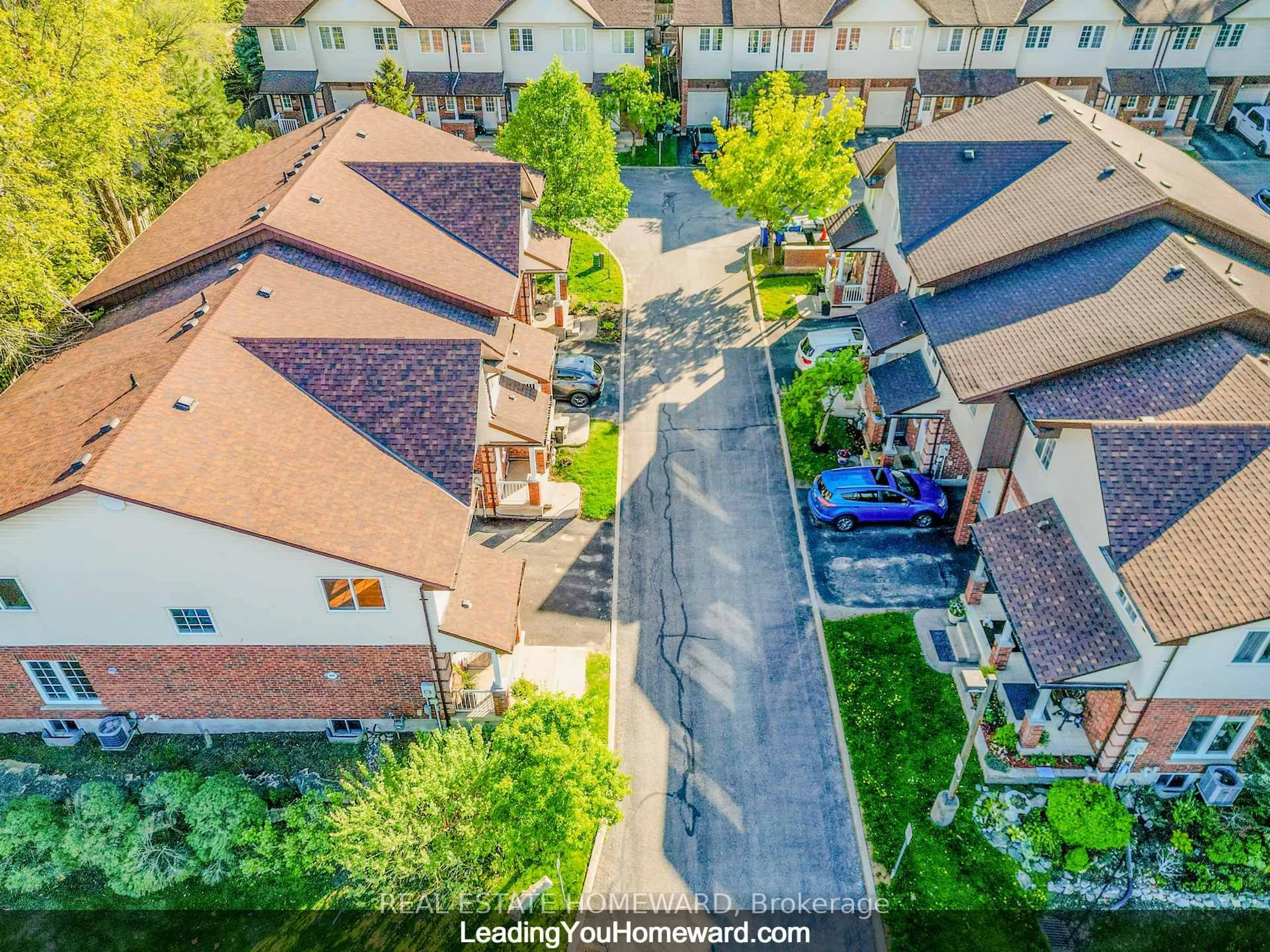 A pic from outside/outdoor area/front of a property/back of a property/a pic from drone, city buildings view from balcony for 488 Yonge St #19, Barrie Ontario L4N 4E2