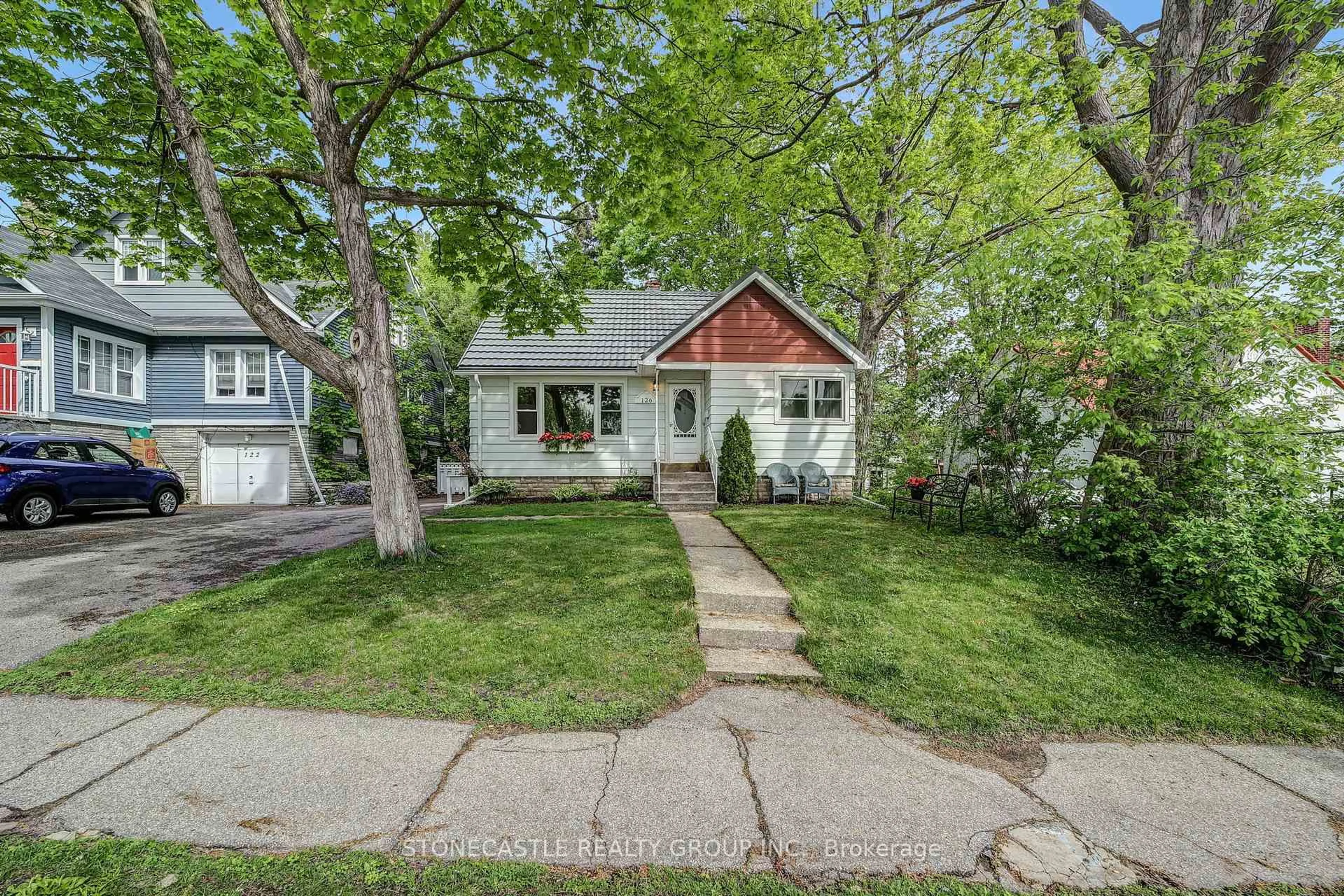 Unknown for 126 Brant St, Orillia Ontario L3V 1Z4
