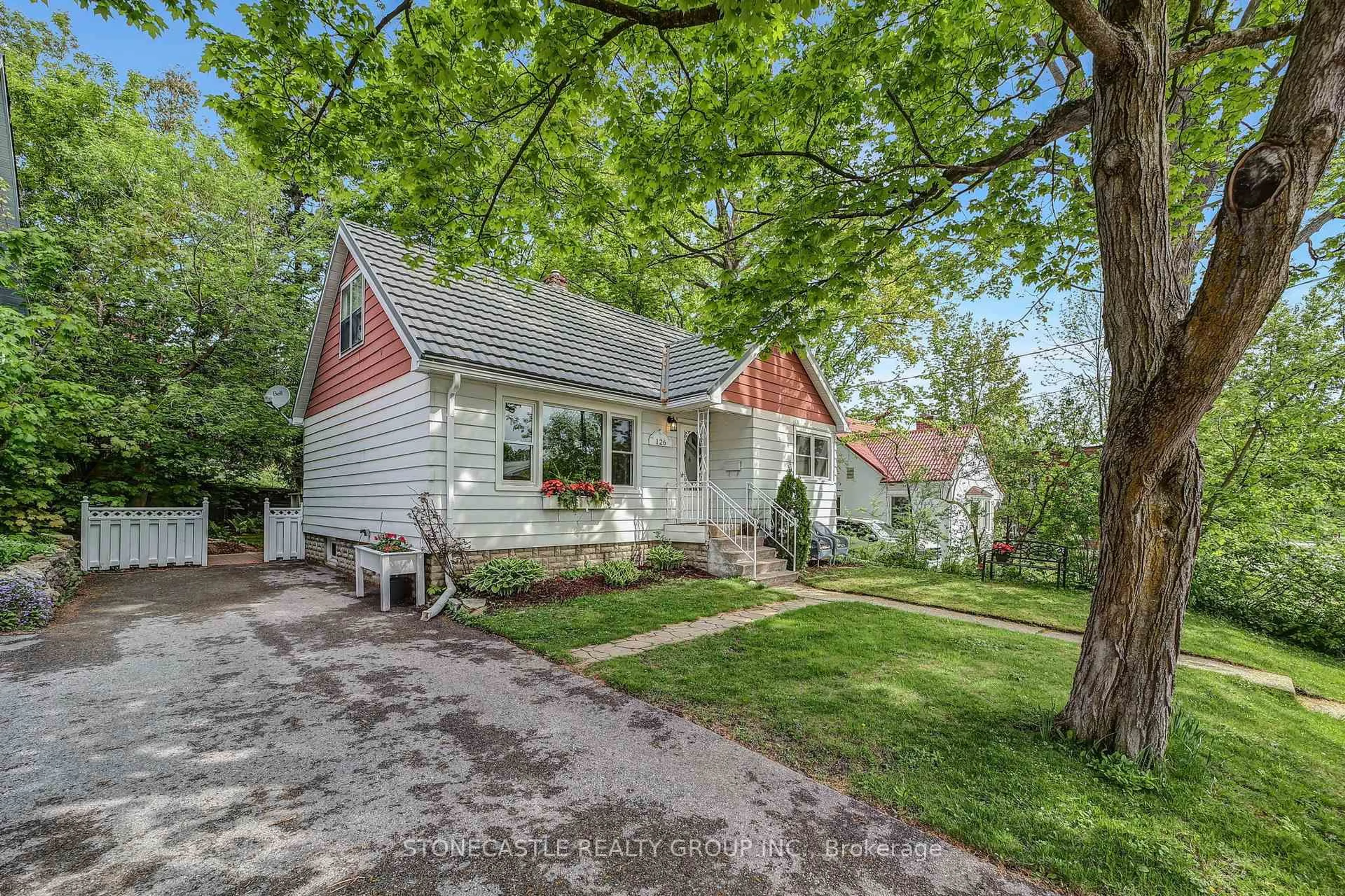 A pic from outside/outdoor area/front of a property/back of a property/a pic from drone, street for 126 Brant St, Orillia Ontario L3V 1Z4