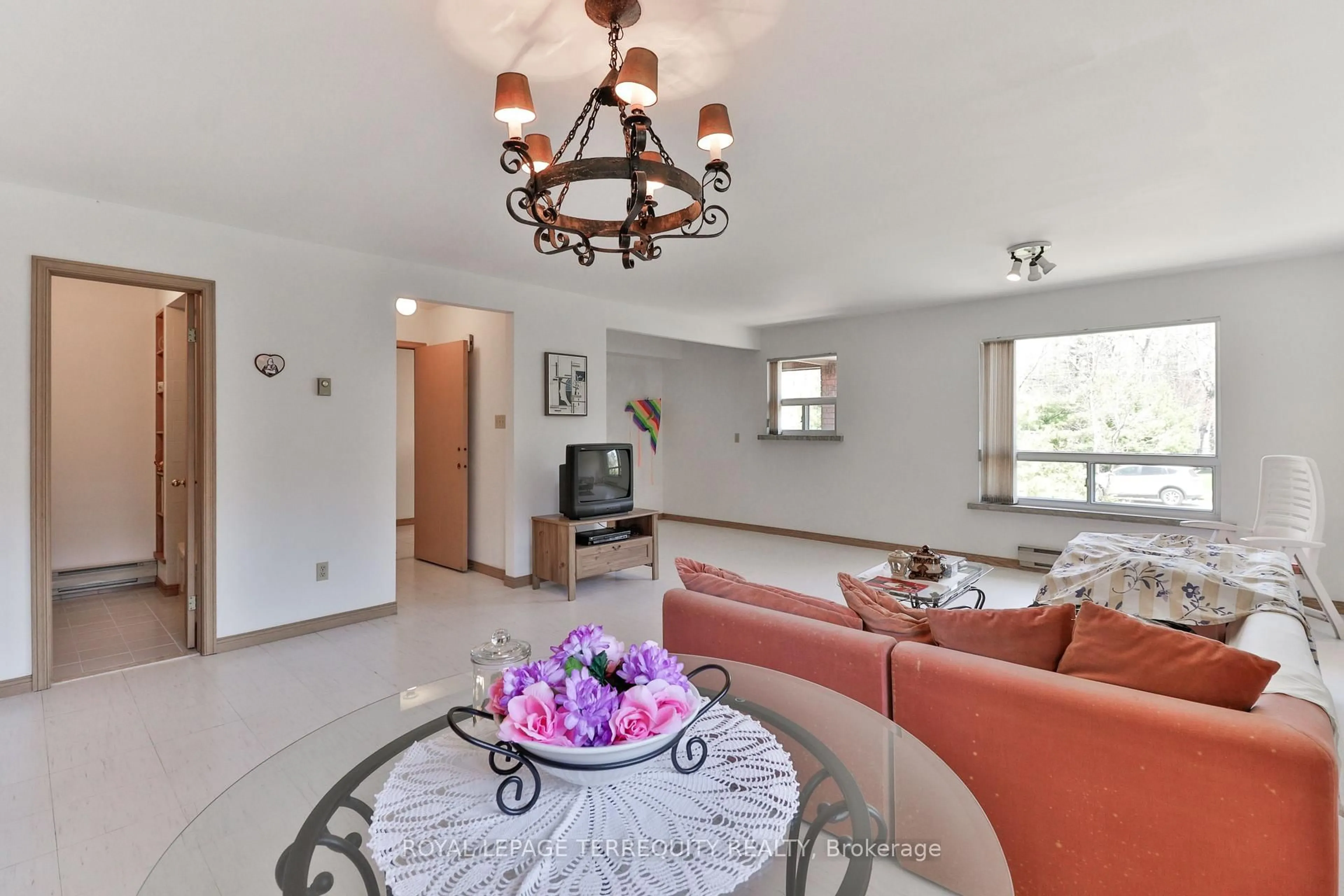 Living room with furniture, ceramic/tile floor for 46 Stocco Circ, Tiny Ontario L0L 2T0